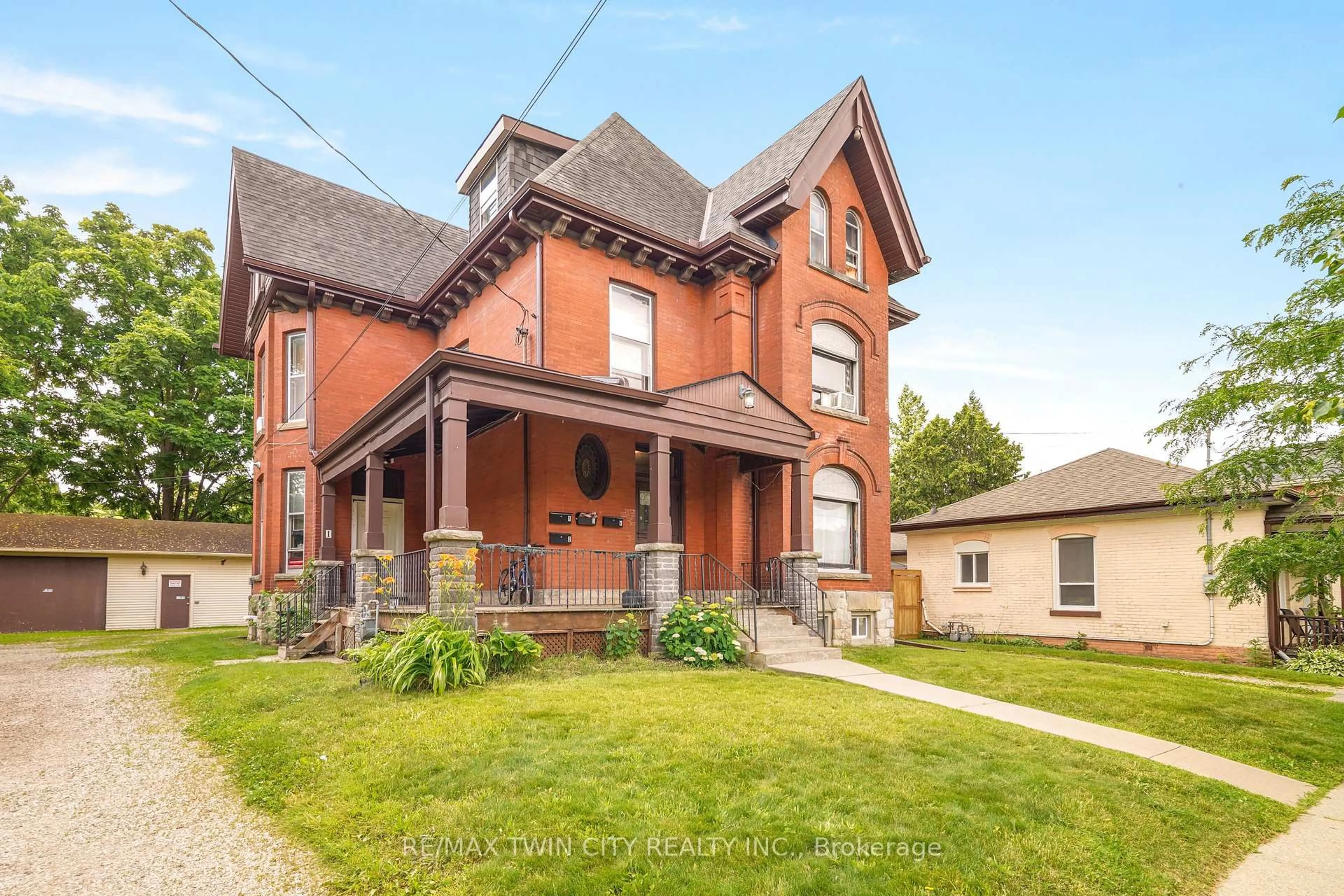 Home with brick exterior material, building for 171 Nelson St, Brantford Ontario N3S 4B7