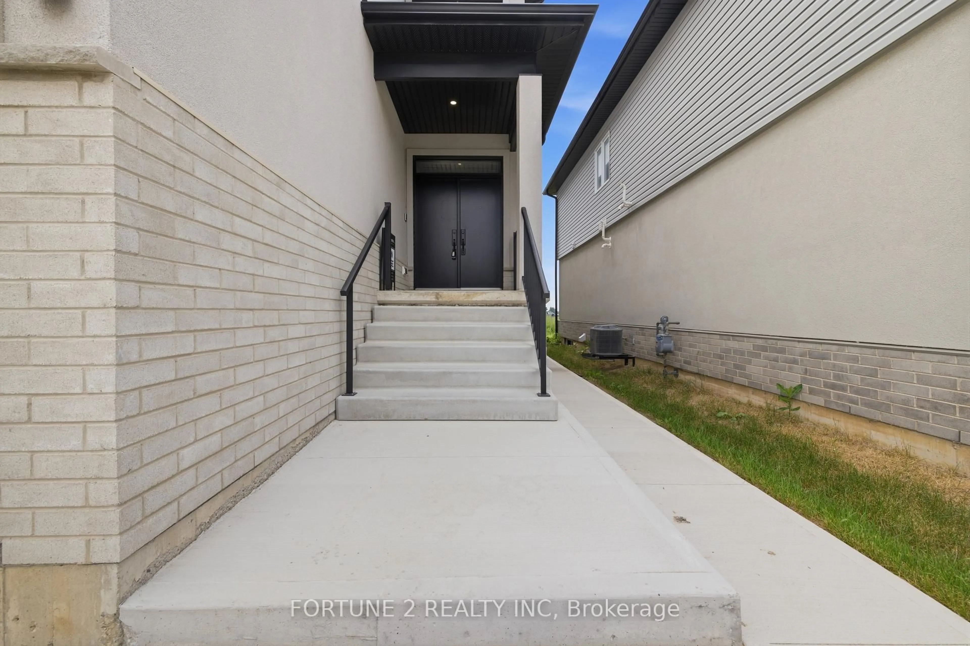 Unknown for 1143 Hobbs Dr, London South Ontario N6M 0M1