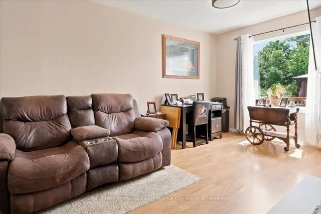 75 Edison Cres, Stratford 5