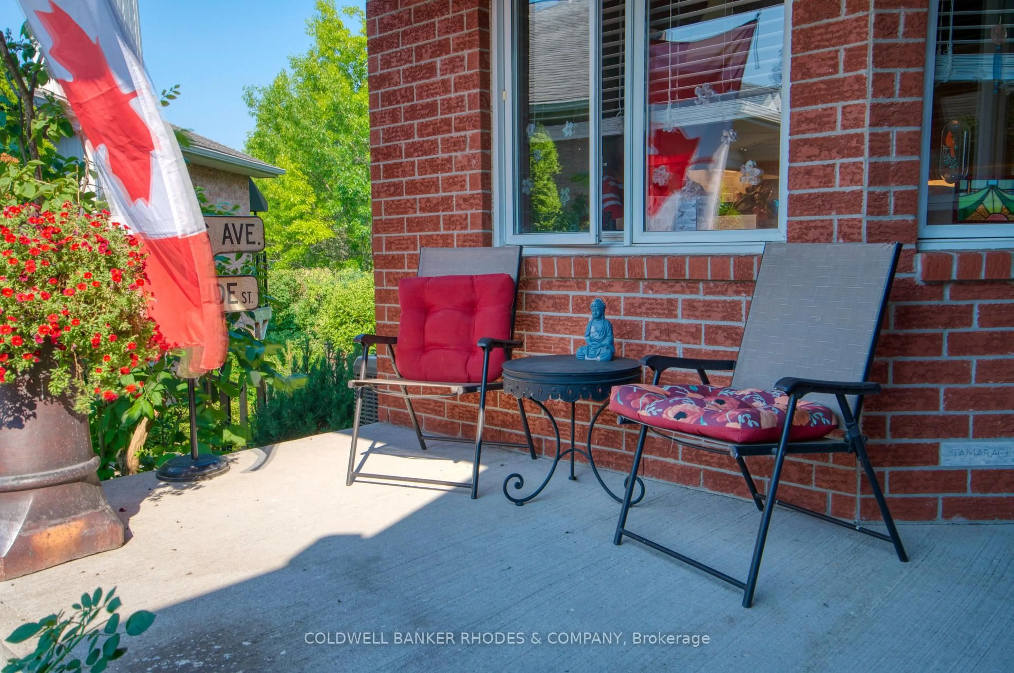Patio, street for 77 Quinterra Crt, Ottawa Ontario K1V 1K9