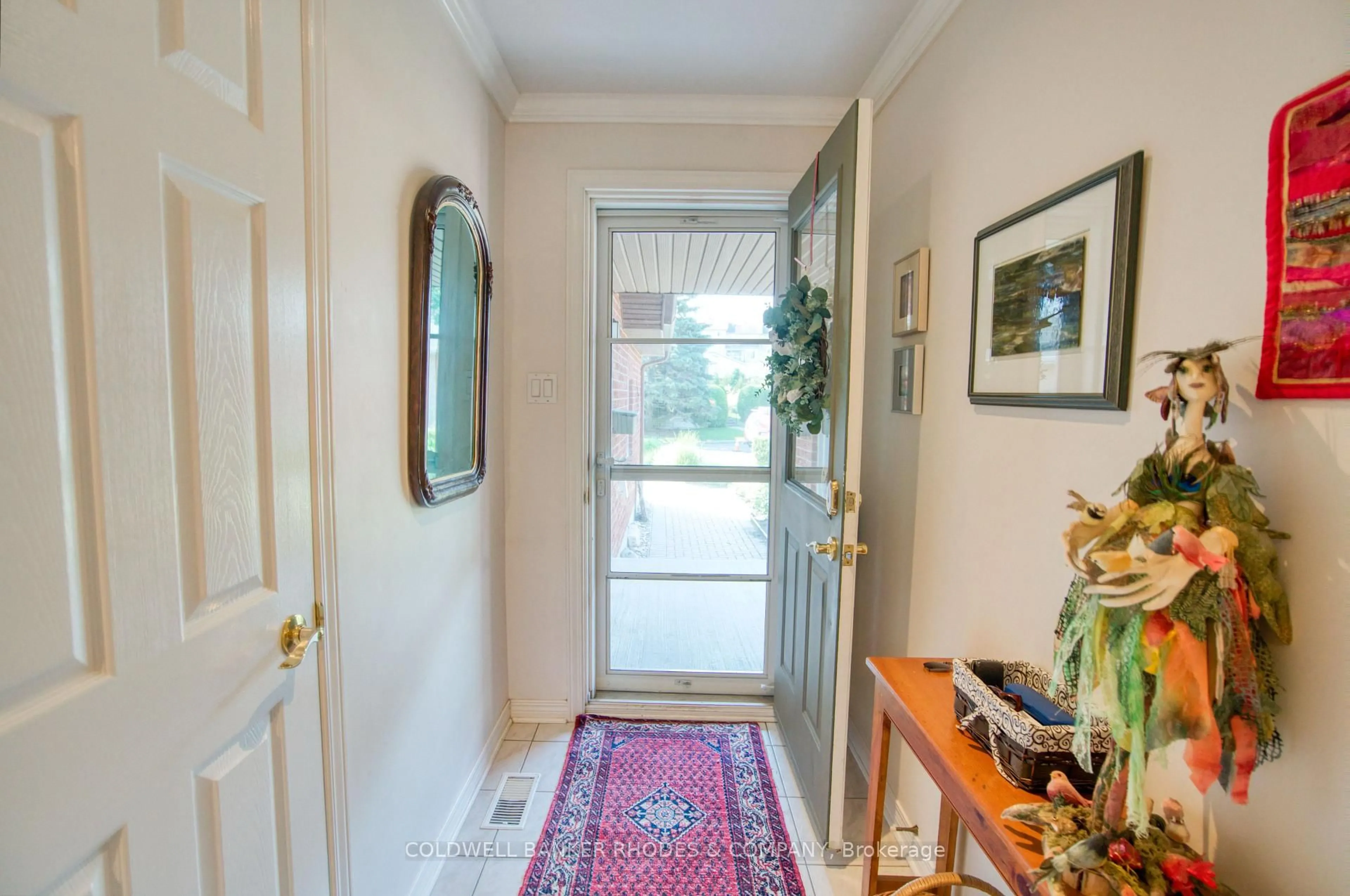 Indoor entryway for 77 Quinterra Crt, Ottawa Ontario K1V 1K9