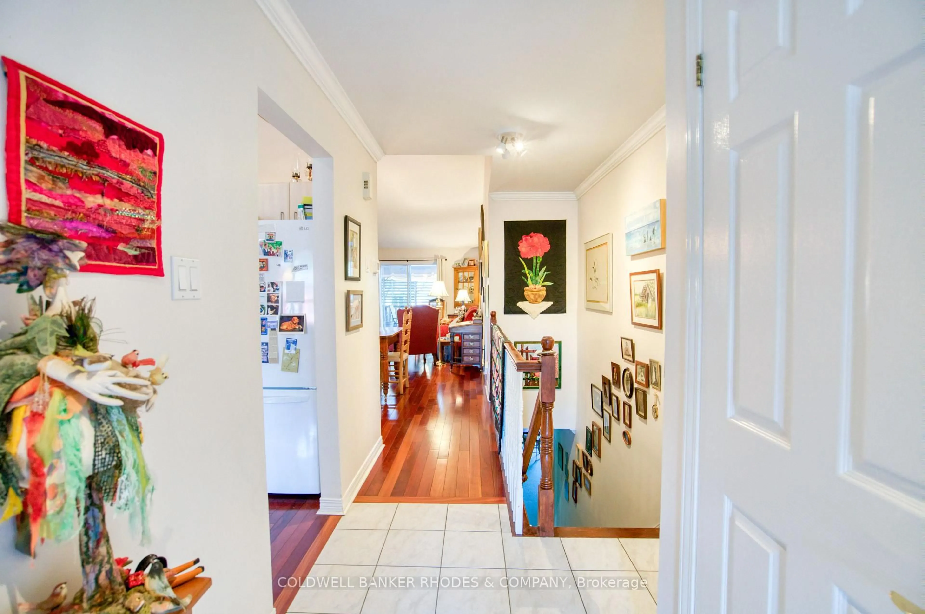 Indoor entryway for 77 Quinterra Crt, Ottawa Ontario K1V 1K9