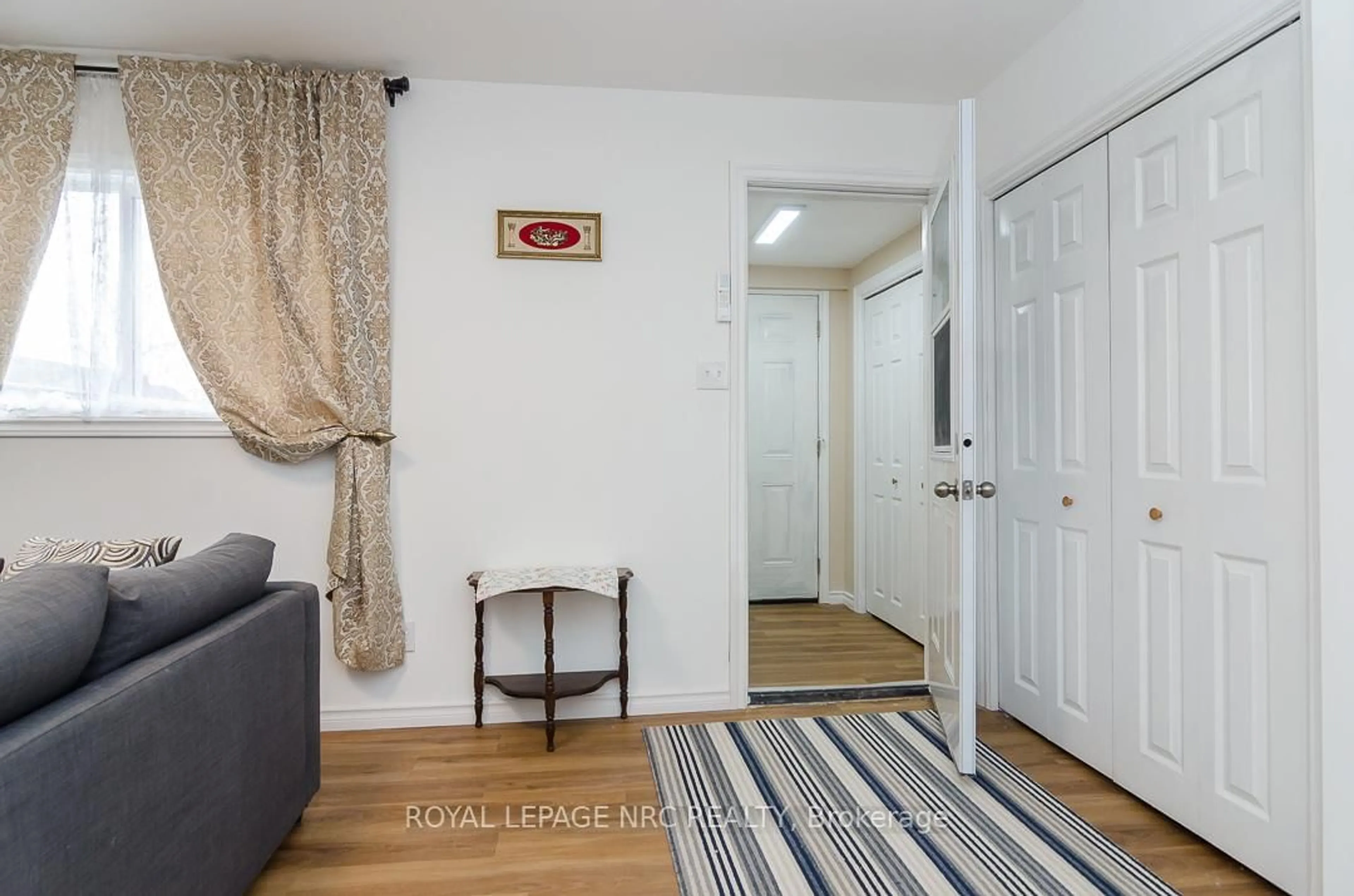 Indoor entryway for 84 Idylewylde Pl, Fort Erie Ontario L2A 2L1
