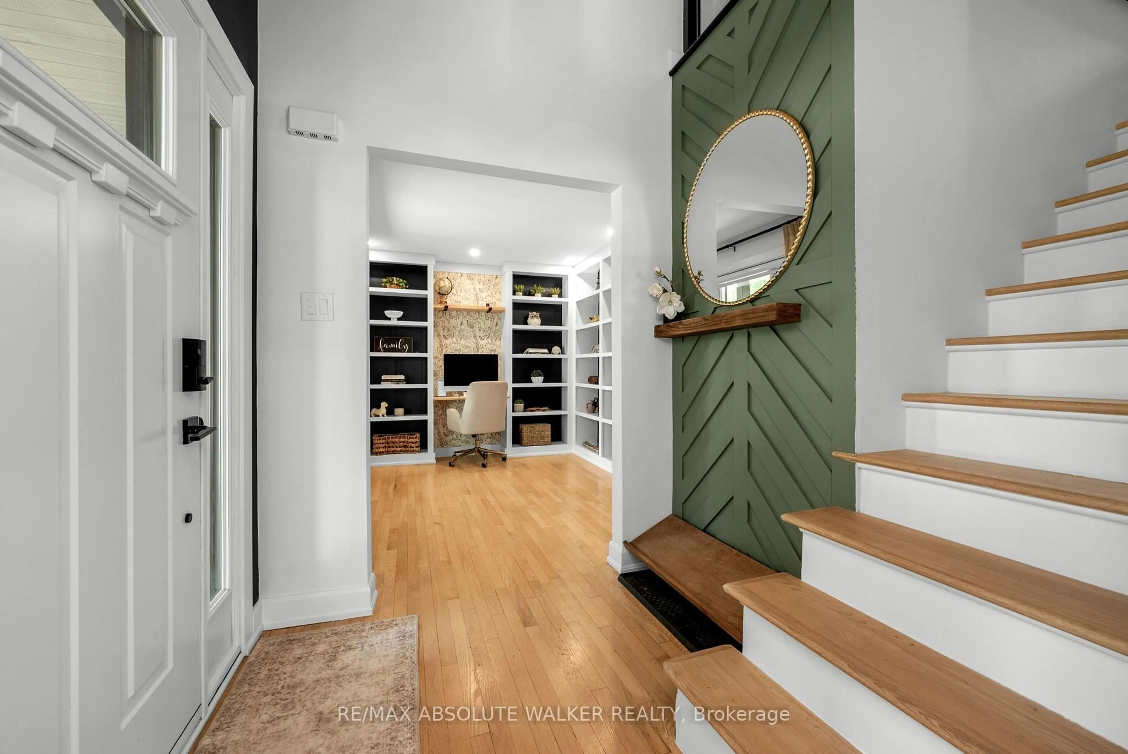 Indoor entryway for 905 Belvedere Ave, Clarence-Rockland Ontario K4K 1H1
