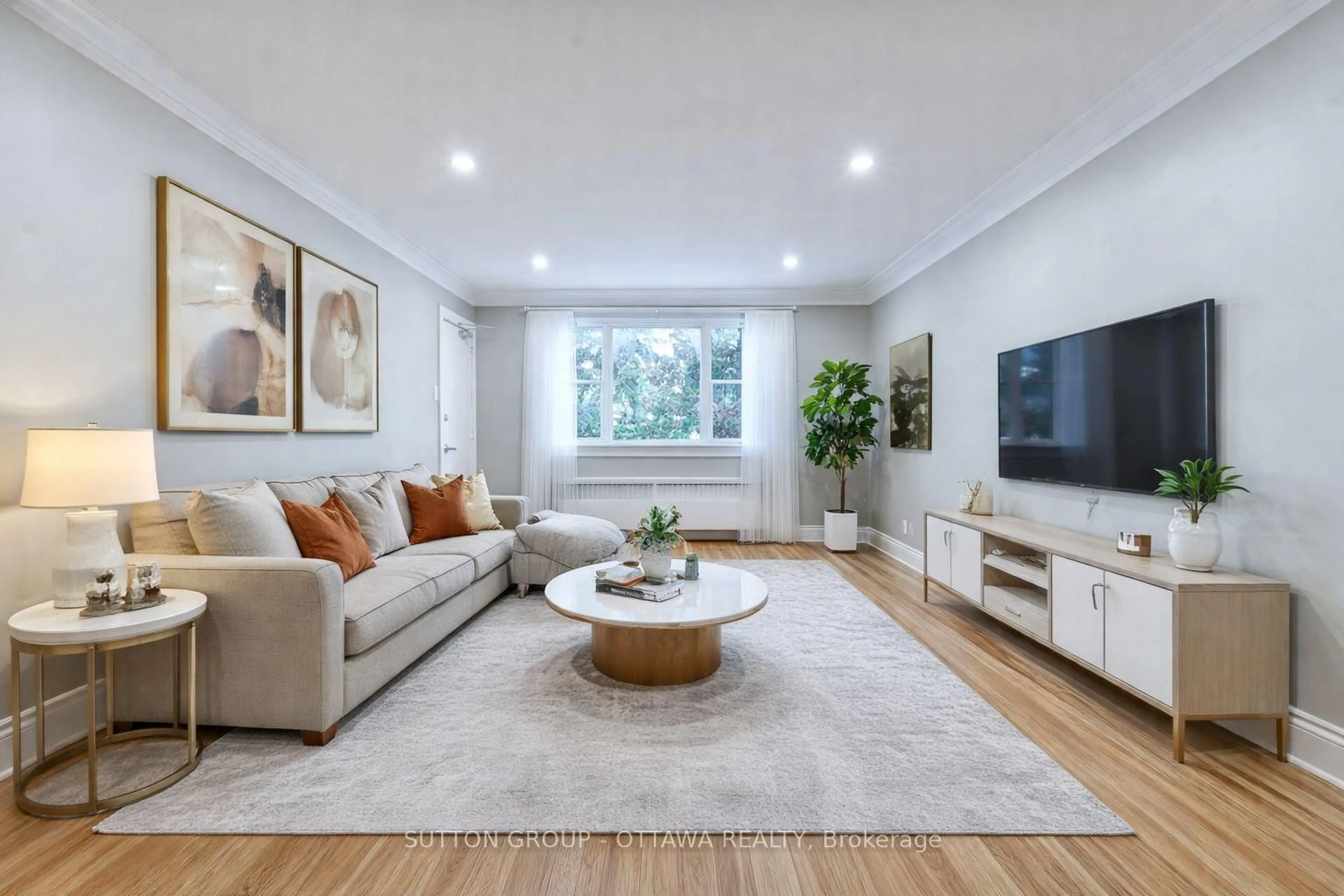 Living room with furniture, unknown for 154-156 Dagmar Ave, Ottawa Ontario K1L 5T2