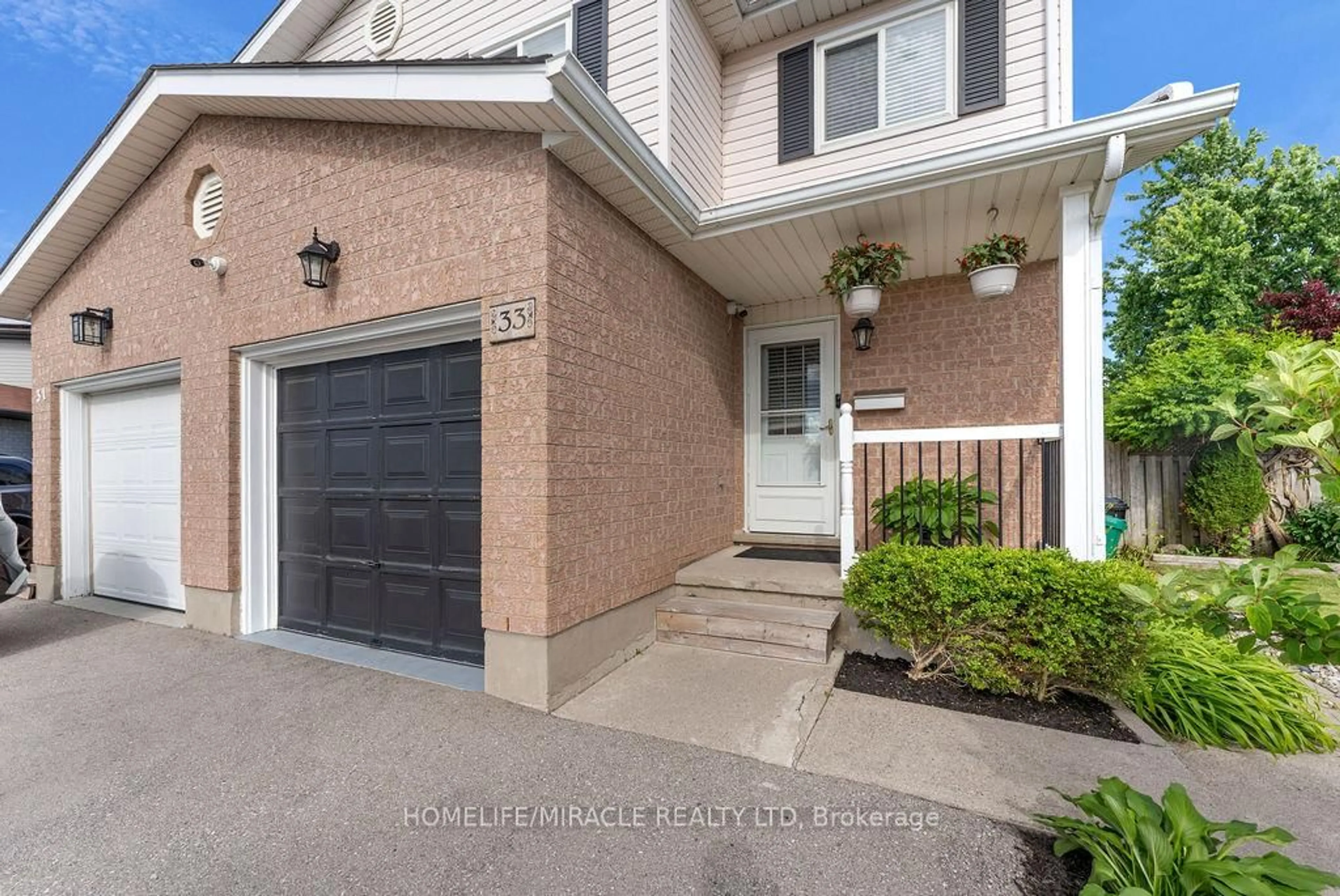 Home with brick exterior material, street for 33 Remple Crt, Cambridge Ontario N1P 1C2