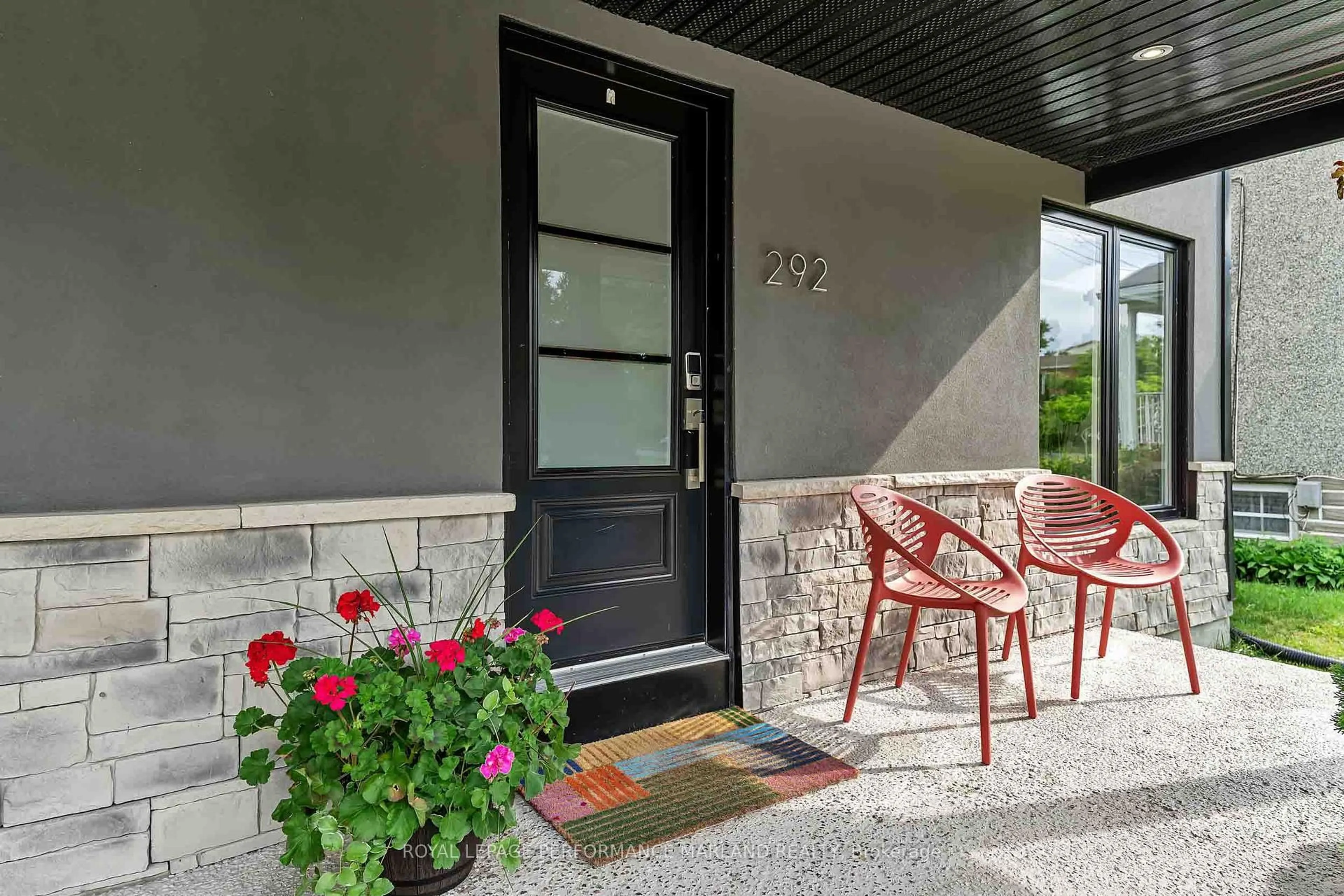 Unknown for 292 Currell Ave, Ottawa Ontario K1Z 7J6
