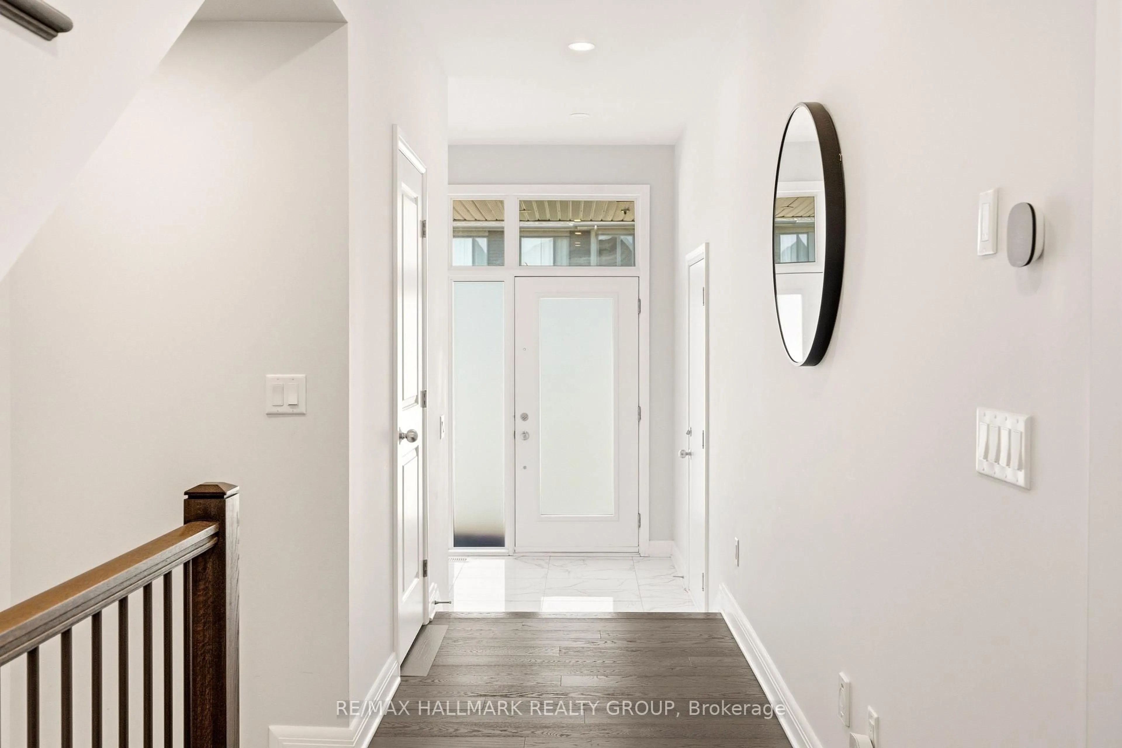Indoor entryway for 870 Moses Tennisco St, Ottawa Ontario K1K 5A2