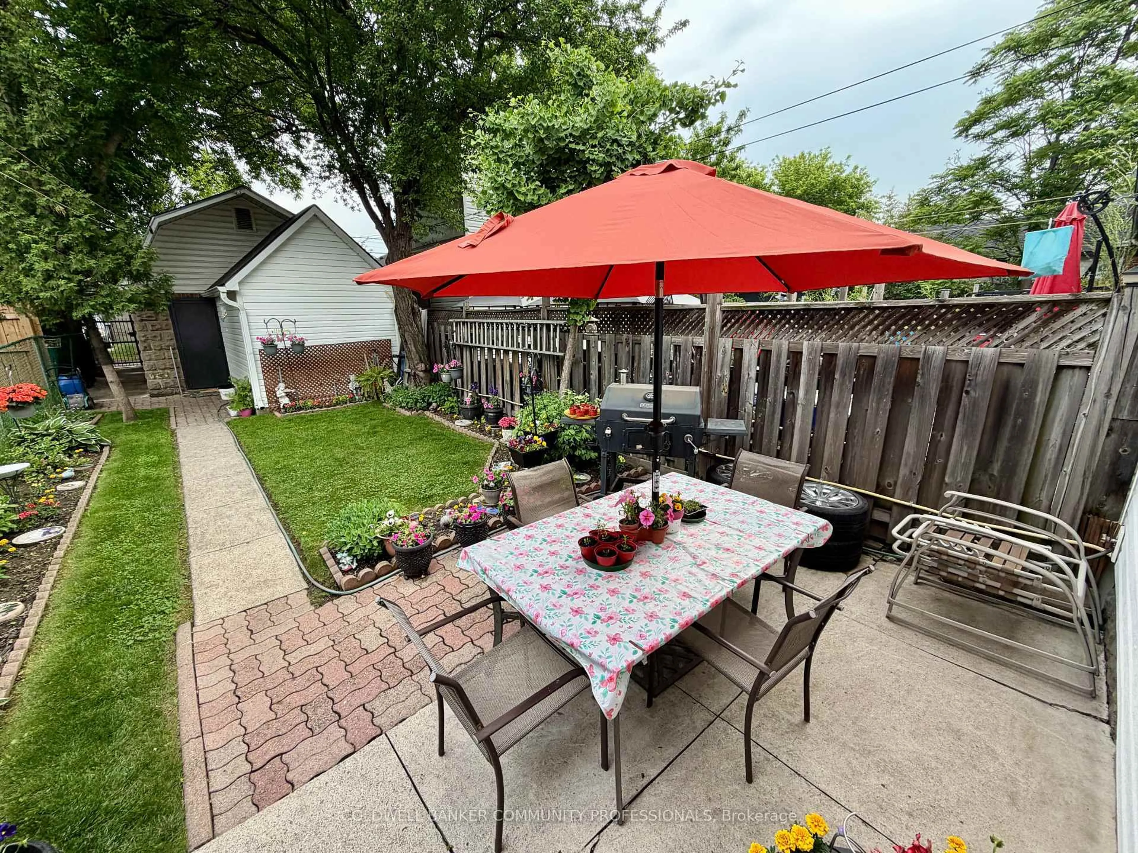 Patio, street for 92 Case St, Hamilton Ontario L8L 3G9