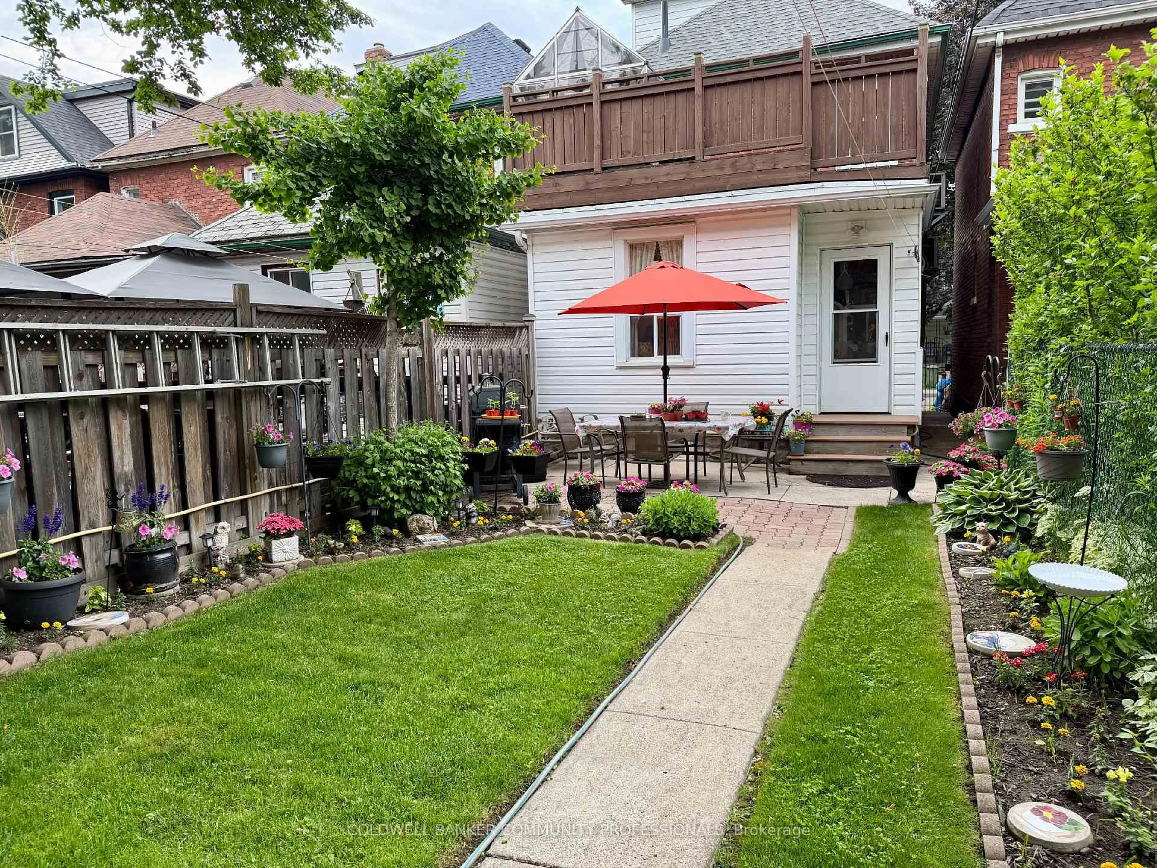 Patio, street for 92 Case St, Hamilton Ontario L8L 3G9