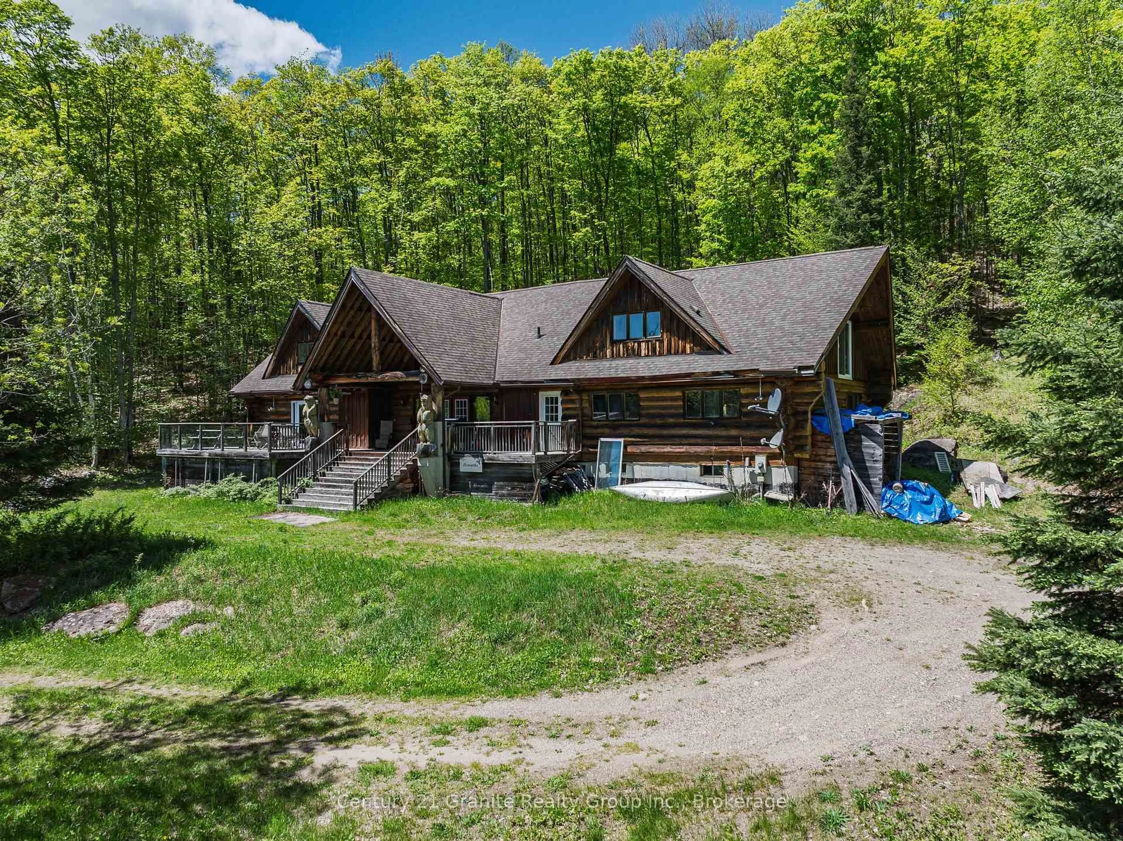 A pic from outside/outdoor area/front of a property/back of a property/a pic from drone, mountain view for 1123 Dardanelles Rd, Dysart et al Ontario K0M 1S0