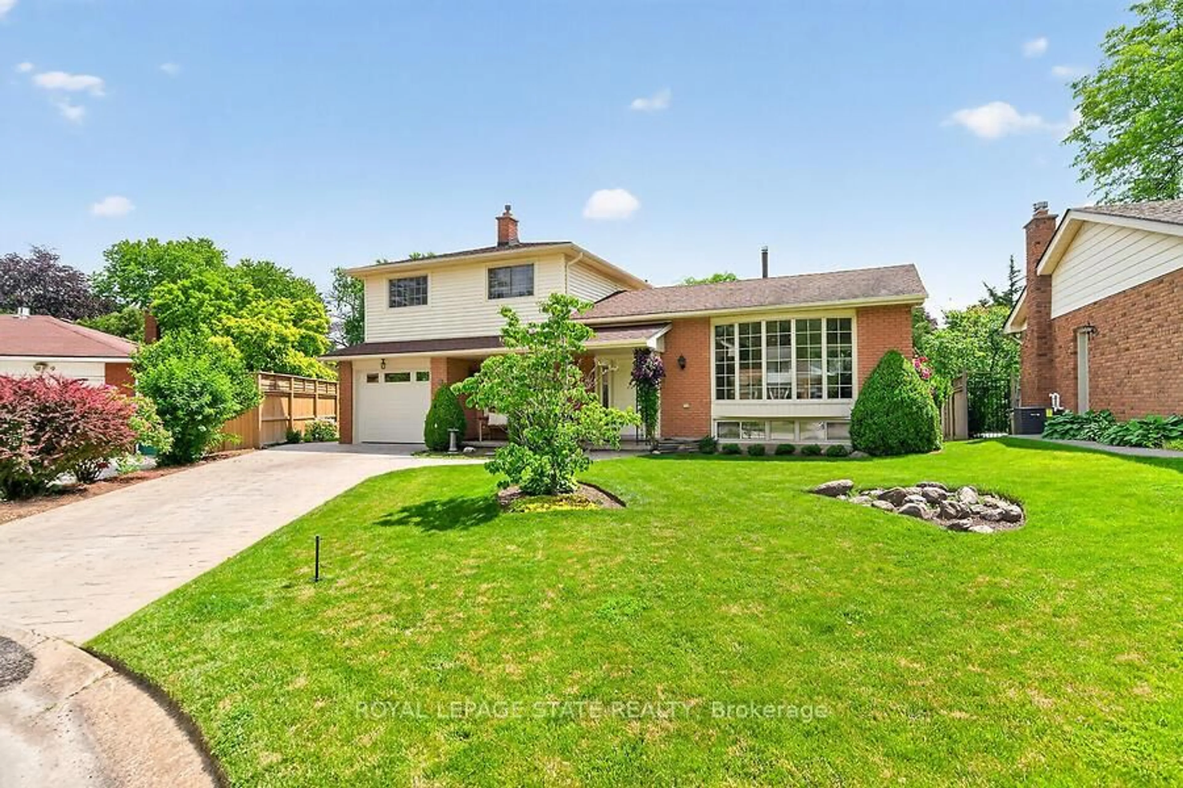 Home with brick exterior material, street for 7 Elizabeth Crt, Hamilton Ontario L8S 2P5