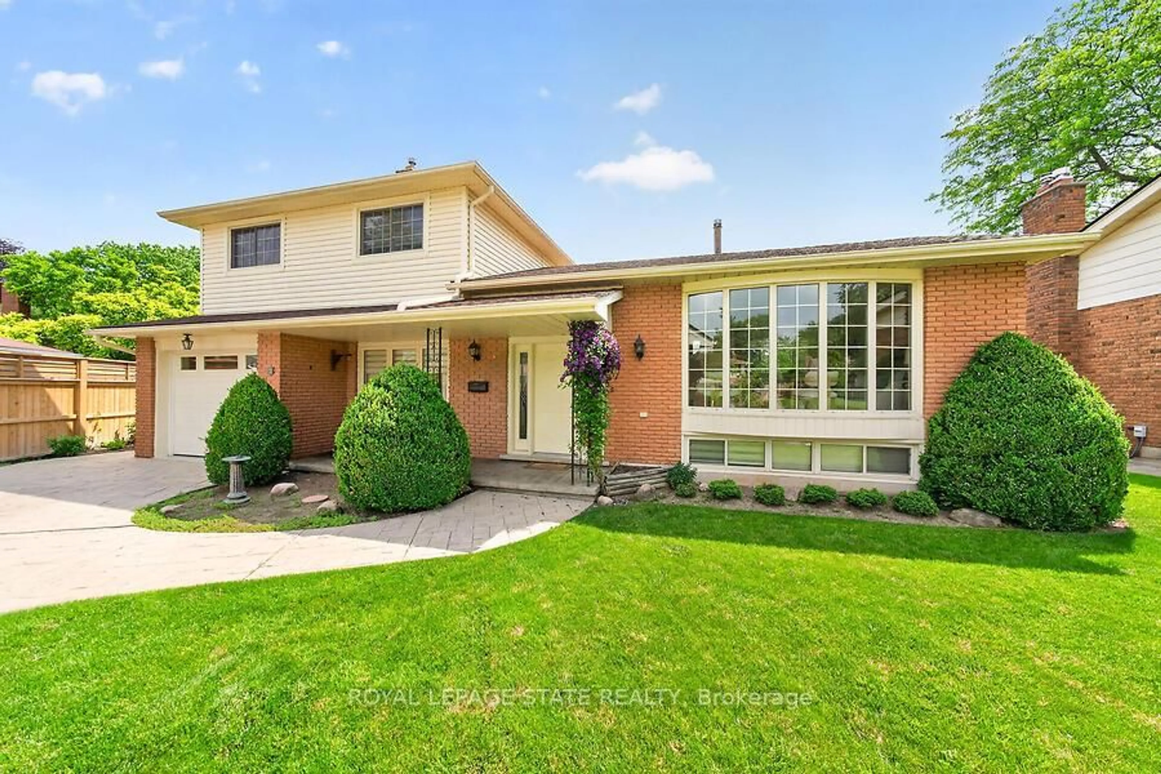 Home with brick exterior material, street for 7 Elizabeth Crt, Hamilton Ontario L8S 2P5