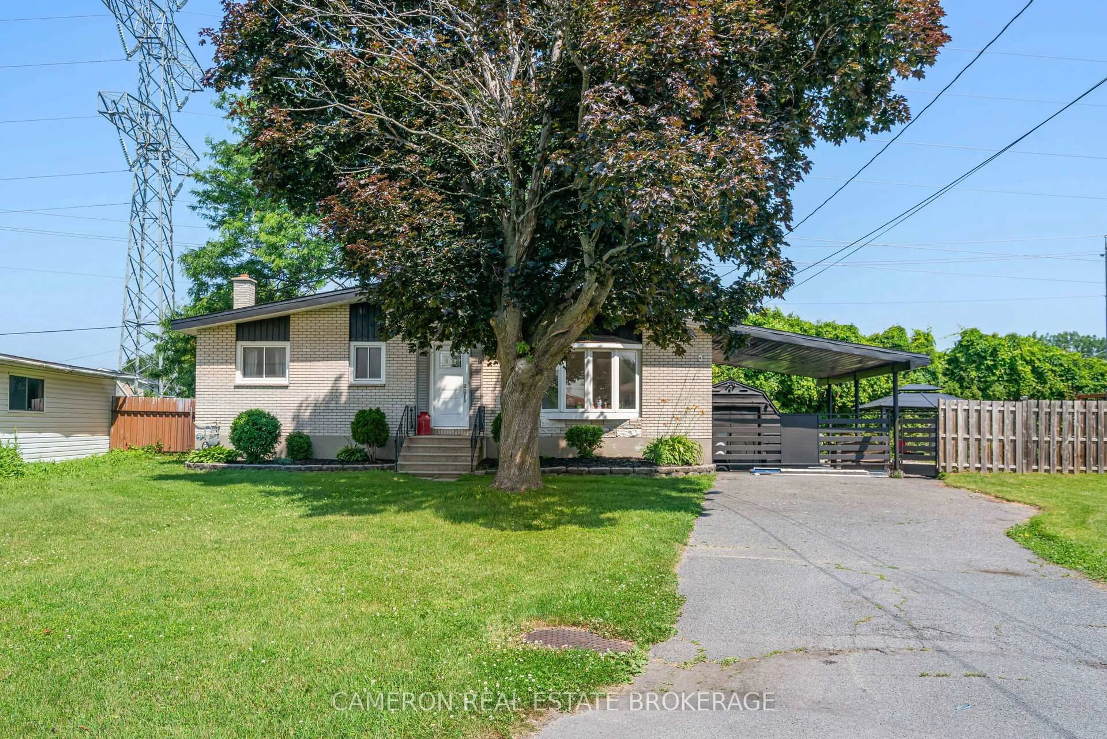 A pic from outside/outdoor area/front of a property/back of a property/a pic from drone, street for 255 Laframboise Ave, Cornwall Ontario K6H 3E6