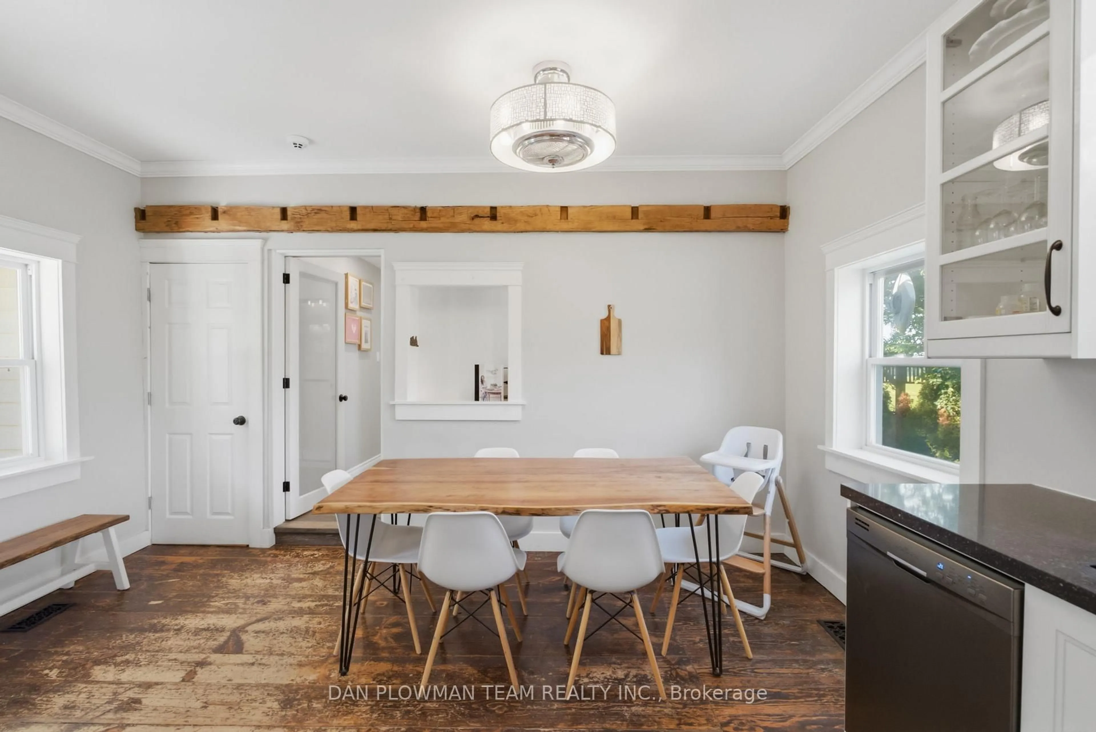 Dining room, wood/laminate floor for 953 County 2 Rd, Port Hope Ontario L1A 3V7