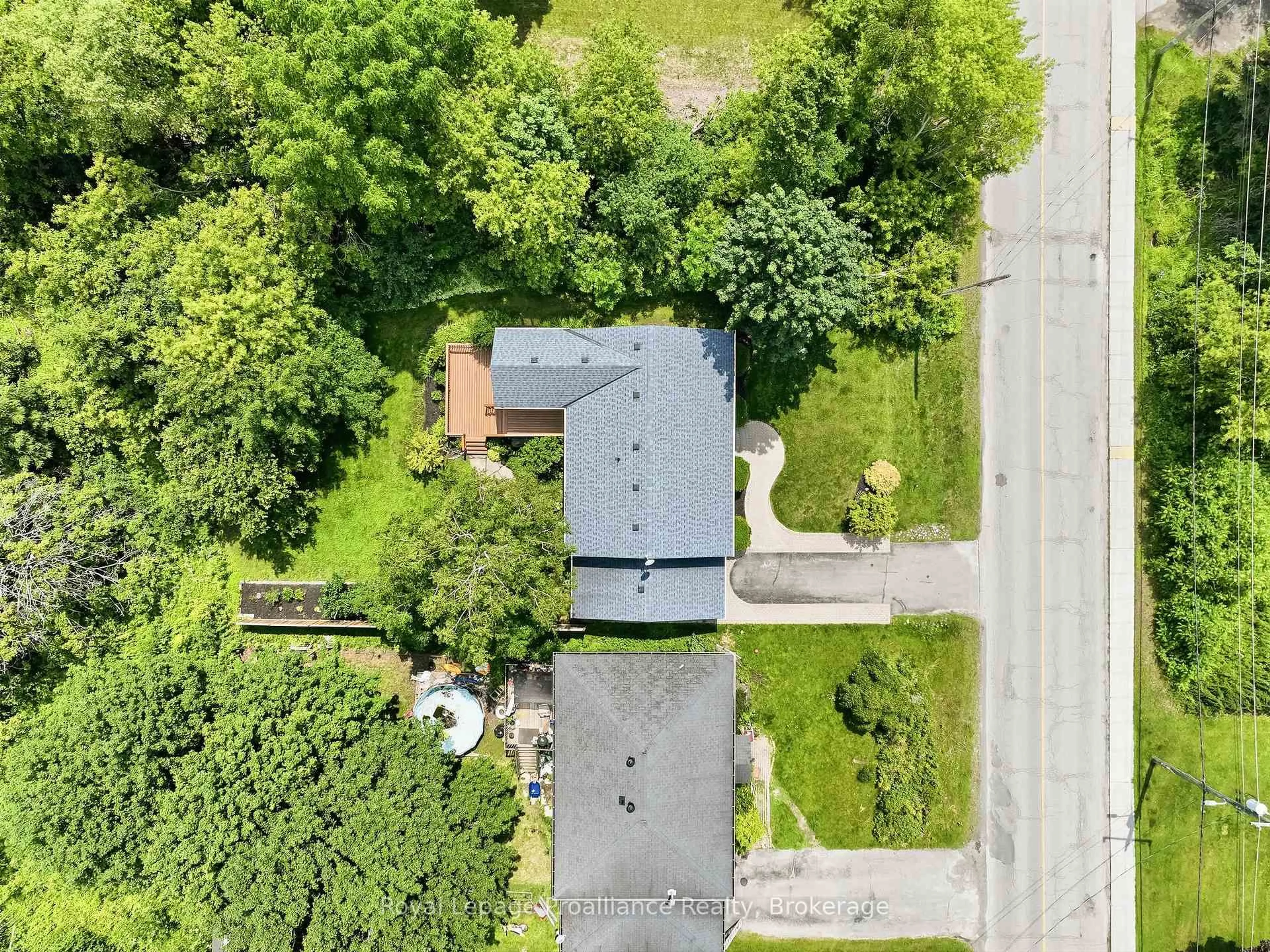 A pic from outside/outdoor area/front of a property/back of a property/a pic from drone, street for 23 Harbour St, Brighton Ontario K0K 1H0