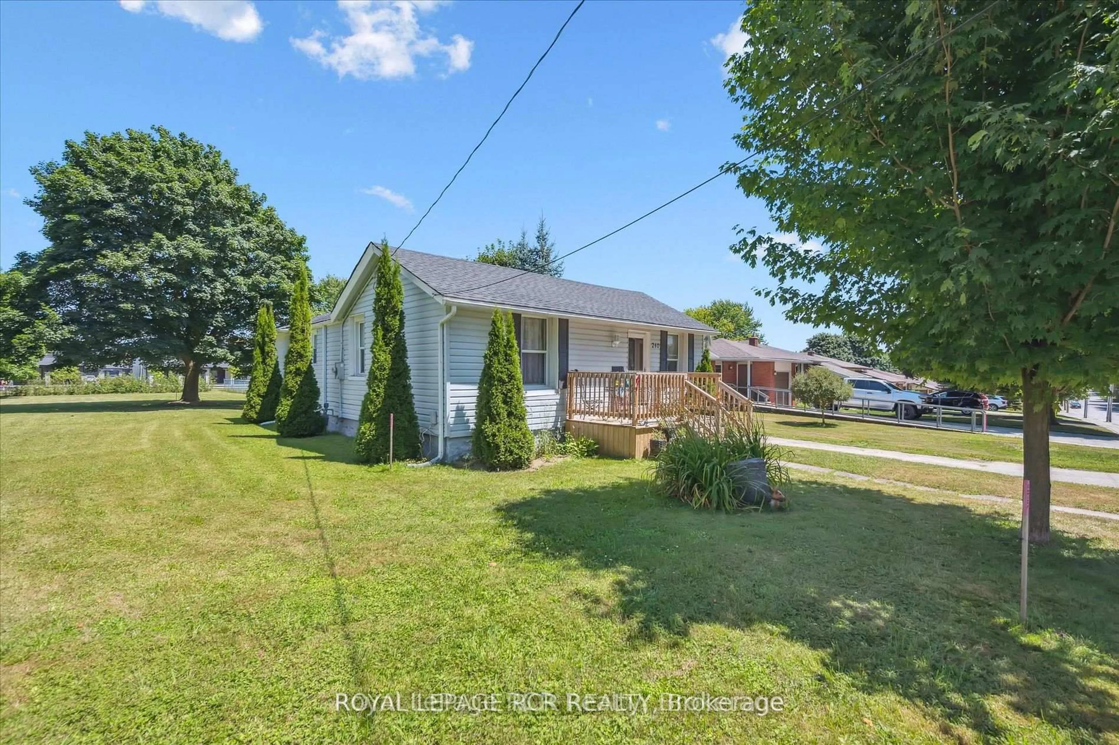 A pic from outside/outdoor area/front of a property/back of a property/a pic from drone, street for 240 Egremont St, Wellington North Ontario N0G 2L2