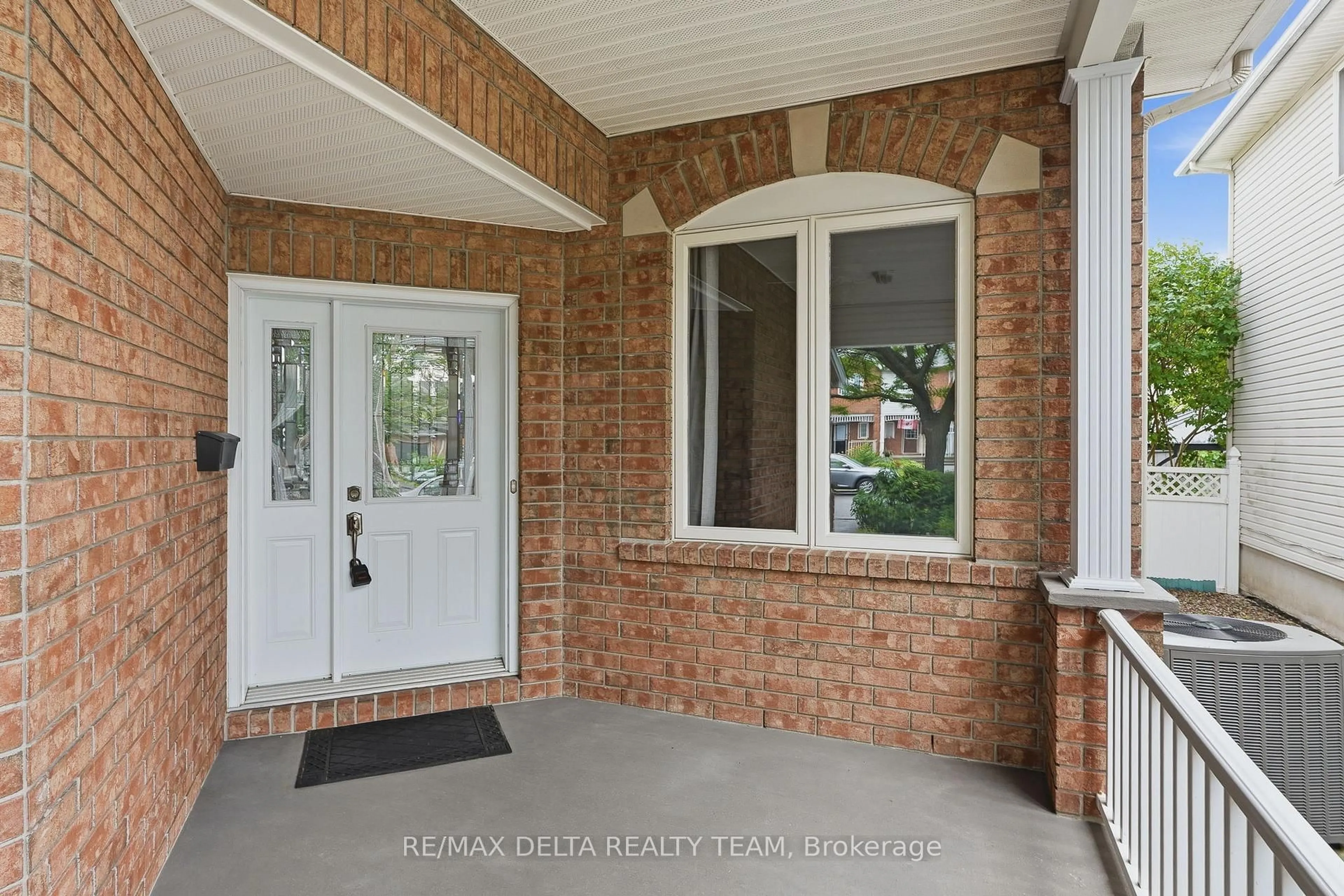 Indoor entryway for 1130 Marchant Dr, Ottawa Ontario K4A 4A7