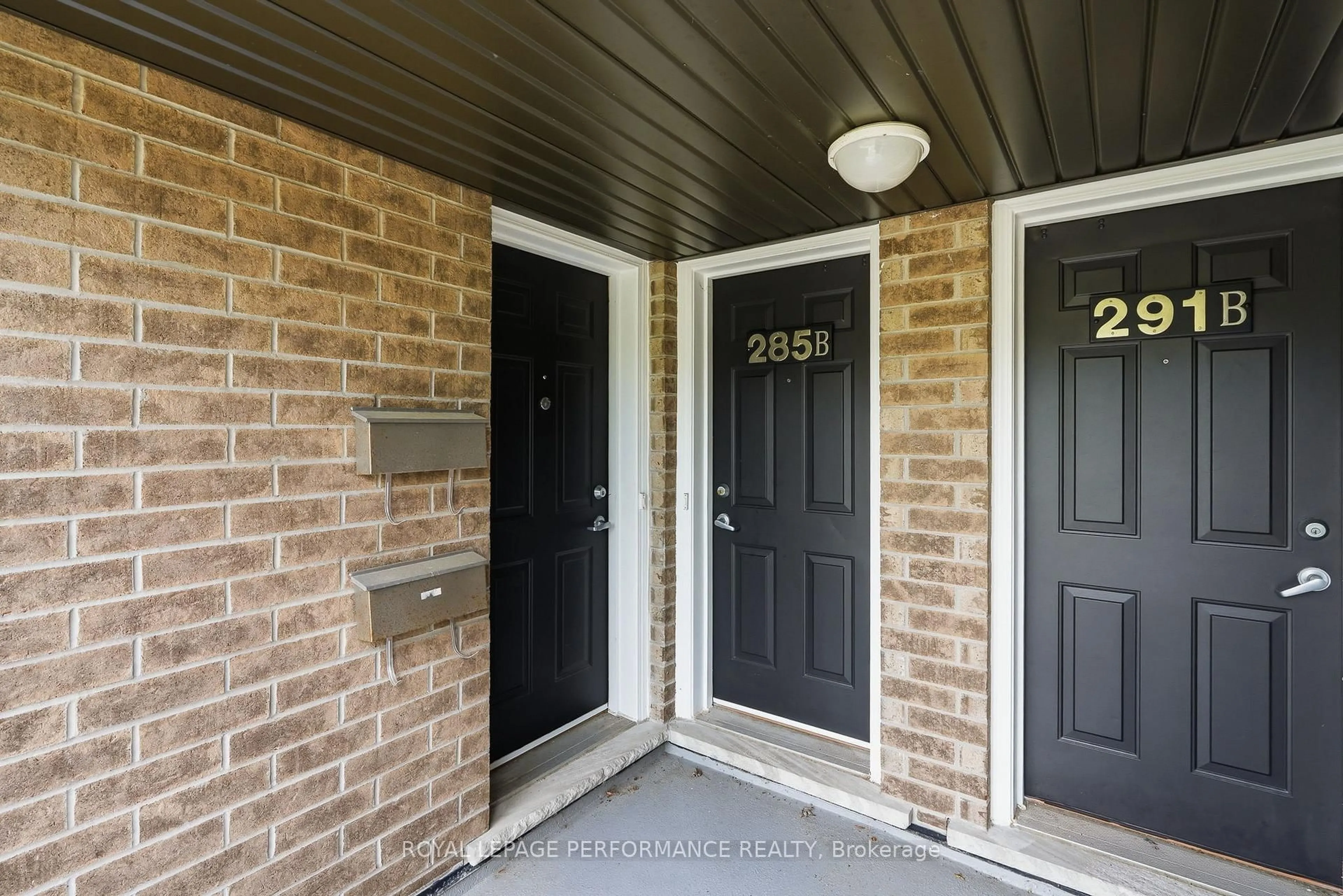 Indoor entryway for 285 Titanium Private #B, Ottawa Ontario K1C 0A5