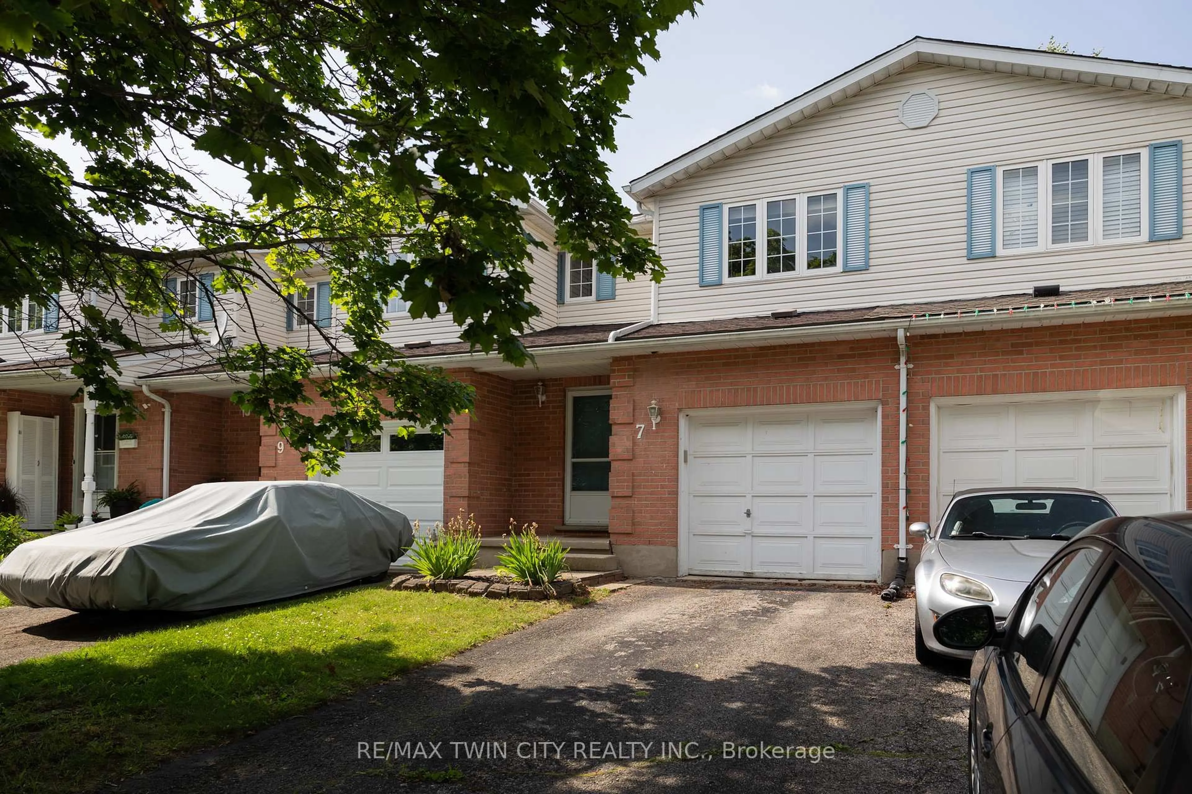 Unknown for 7 GRAYSTONE Crt, Brant Ontario N3L 3Y1