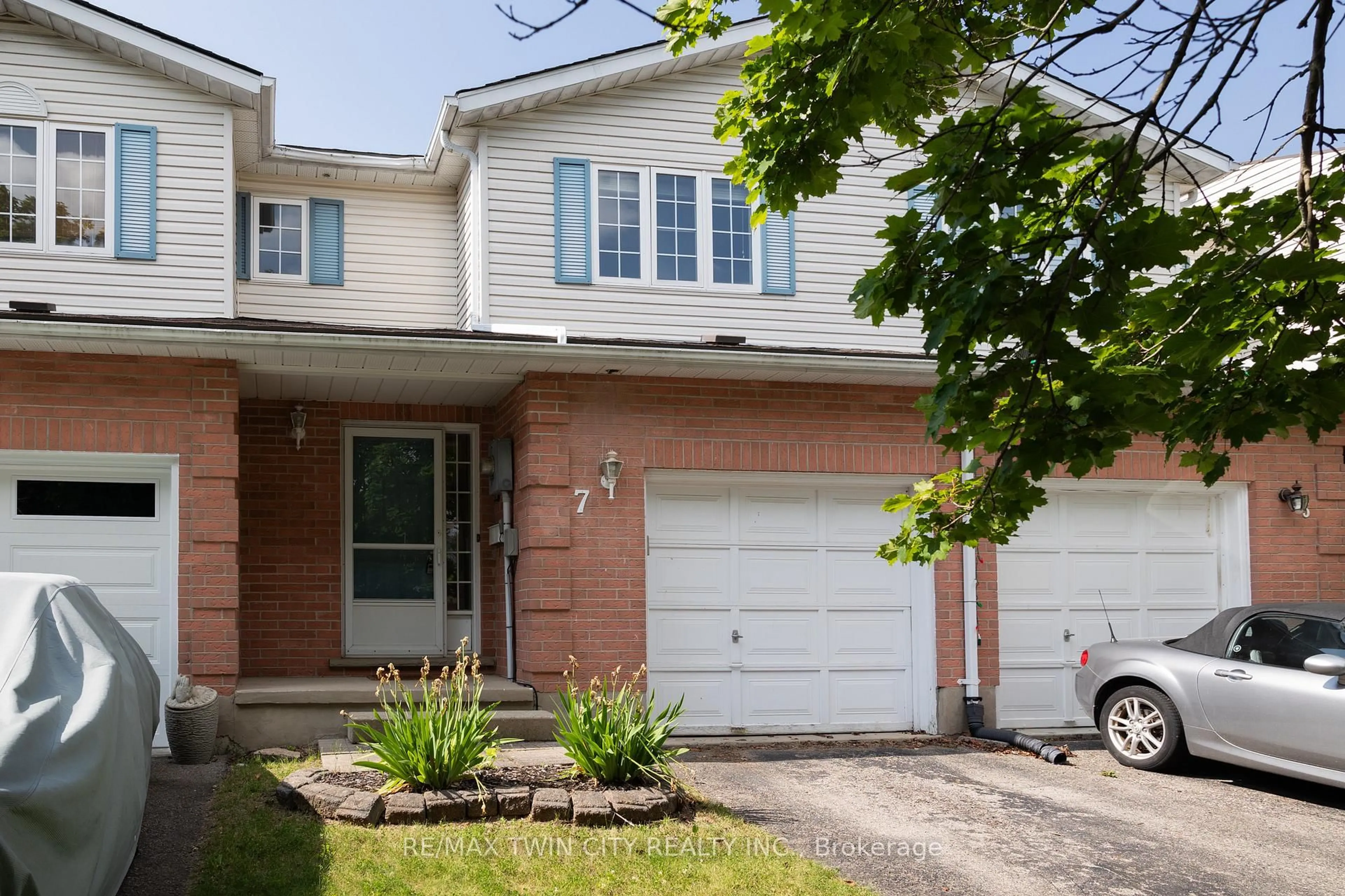 Home with brick exterior material, street for 7 GRAYSTONE Crt, Brant Ontario N3L 3Y1