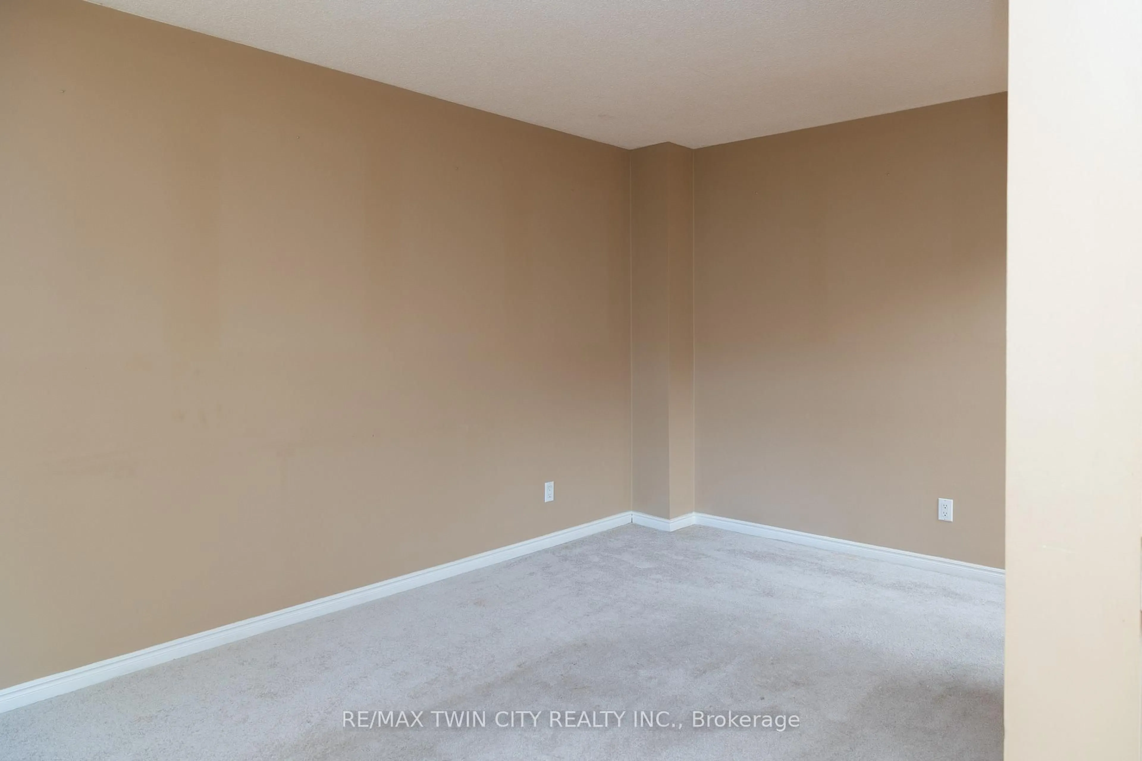 A pic of a room for 7 GRAYSTONE Crt, Brant Ontario N3L 3Y1