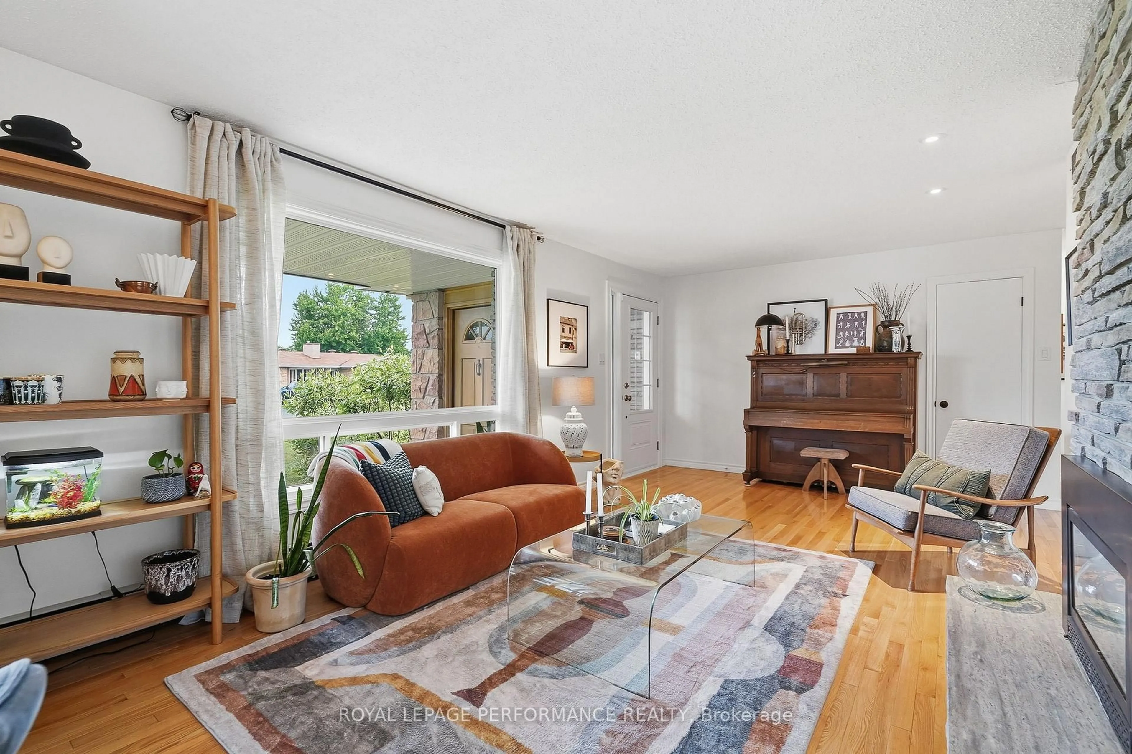 Living room with furniture, unknown for 119 Centenaire St, Russell Ontario K0A 1W0