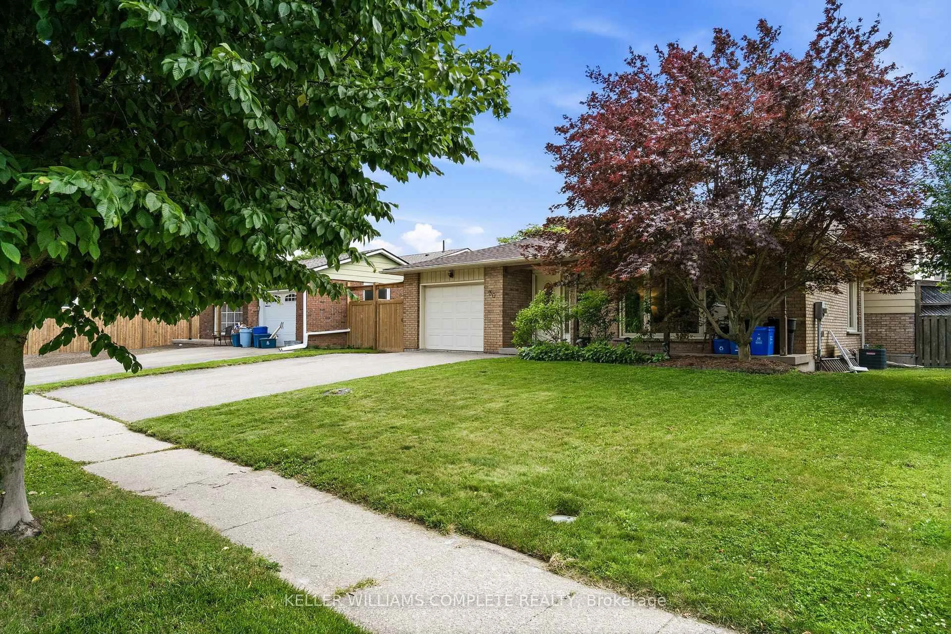A pic from outside/outdoor area/front of a property/back of a property/a pic from drone, street for 30 Greenwood Tr, Brantford Ontario N3R 6G5