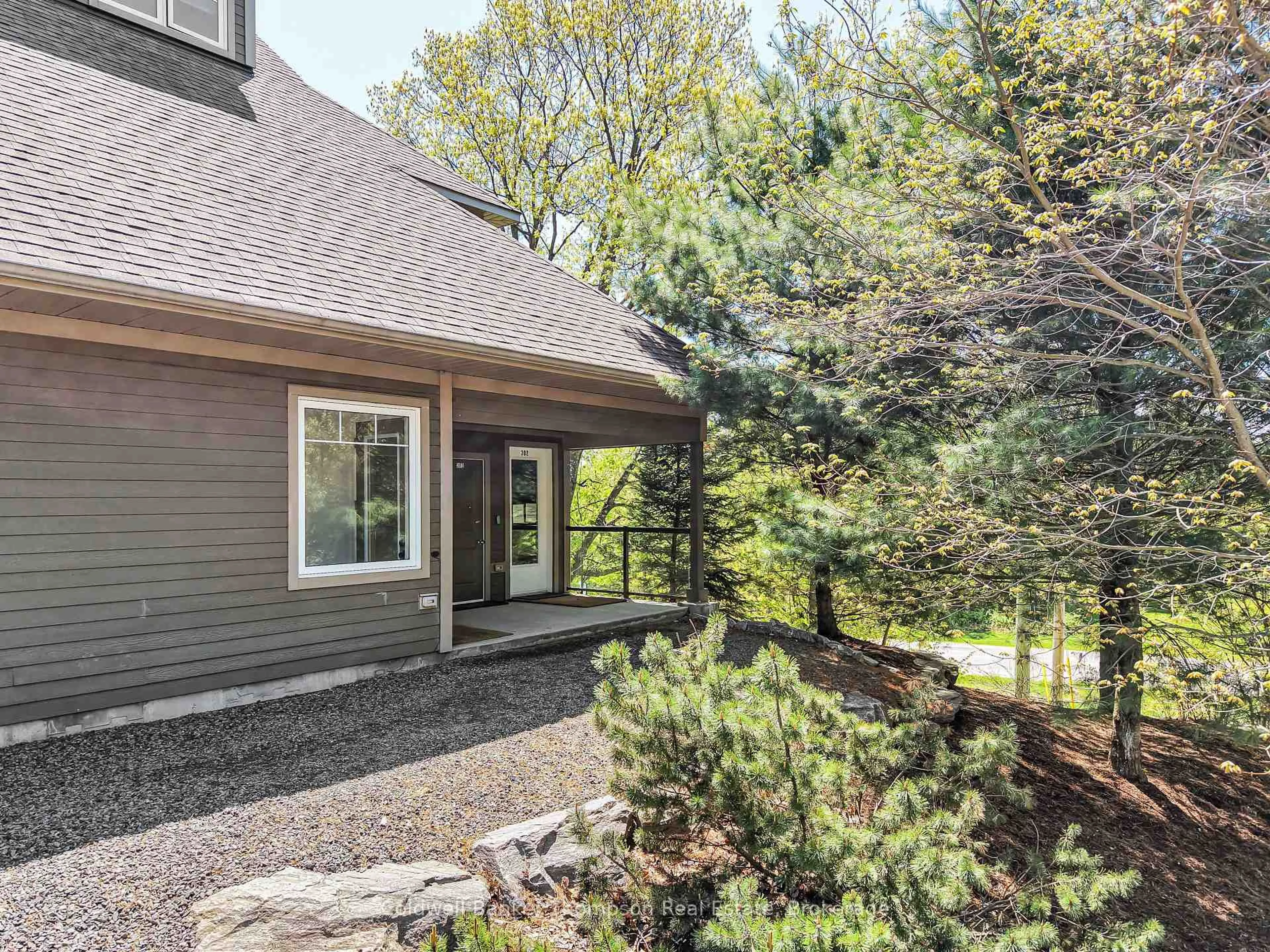 Unknown for 1 TREE TOPS Lane #302, Huntsville Ontario P1H 1A9