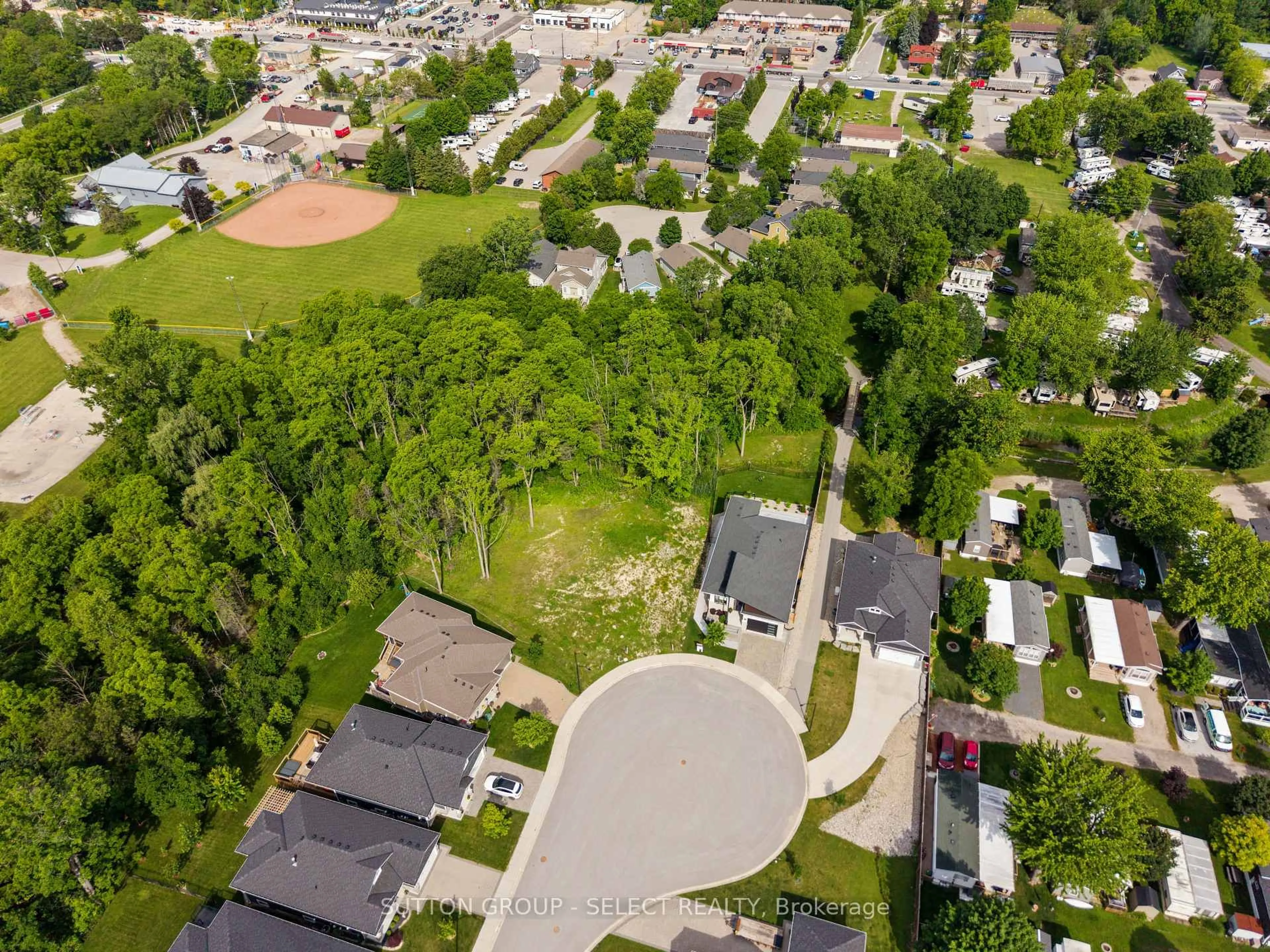 A pic from outside/outdoor area/front of a property/back of a property/a pic from drone, street for LOT 17 CREEKSIDE Pl, Lambton Shores Ontario N0M 1T0