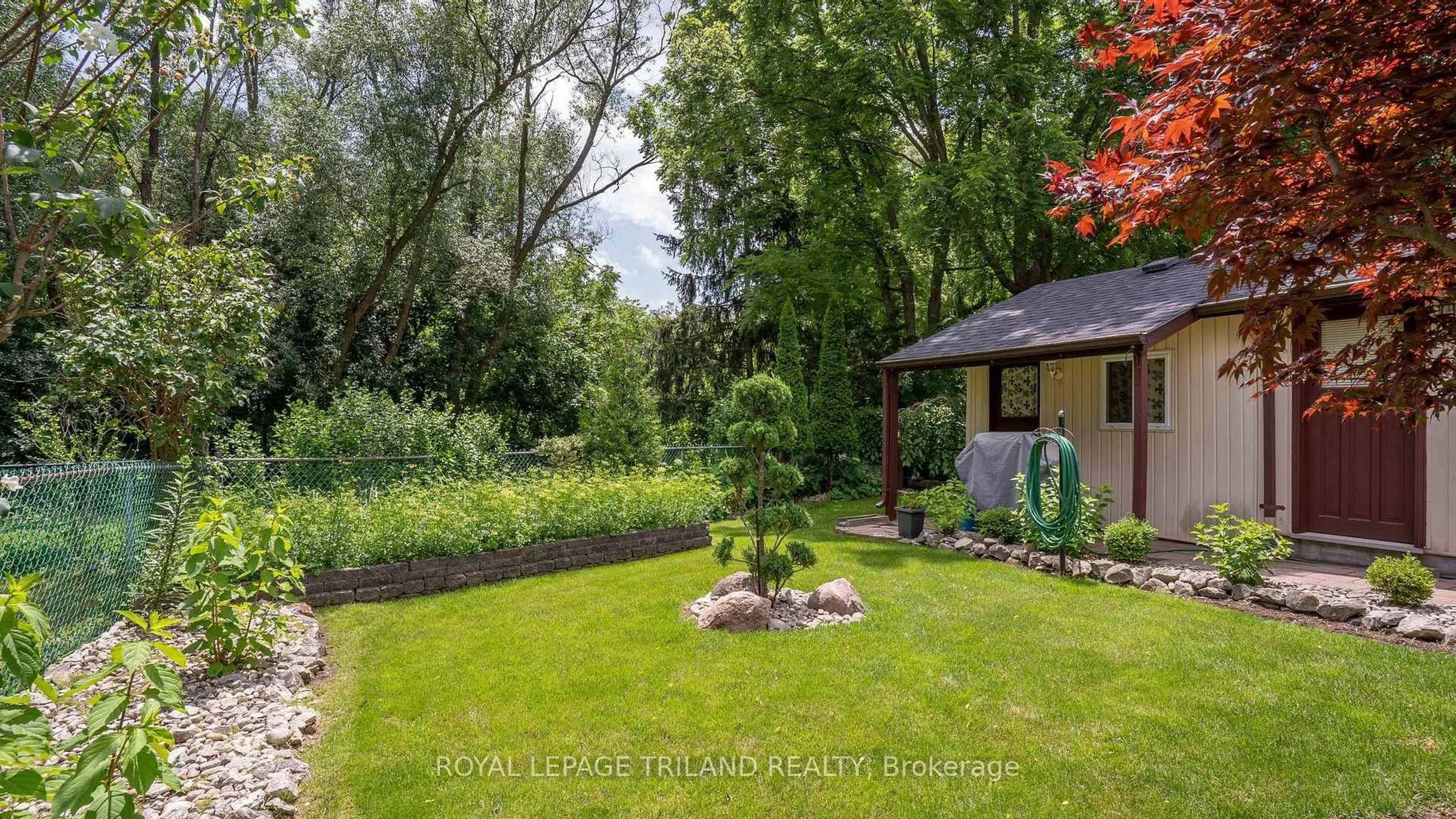 A pic from outside/outdoor area/front of a property/back of a property/a pic from drone, street for 1695 Culver Dr, London East Ontario N5V 3K1