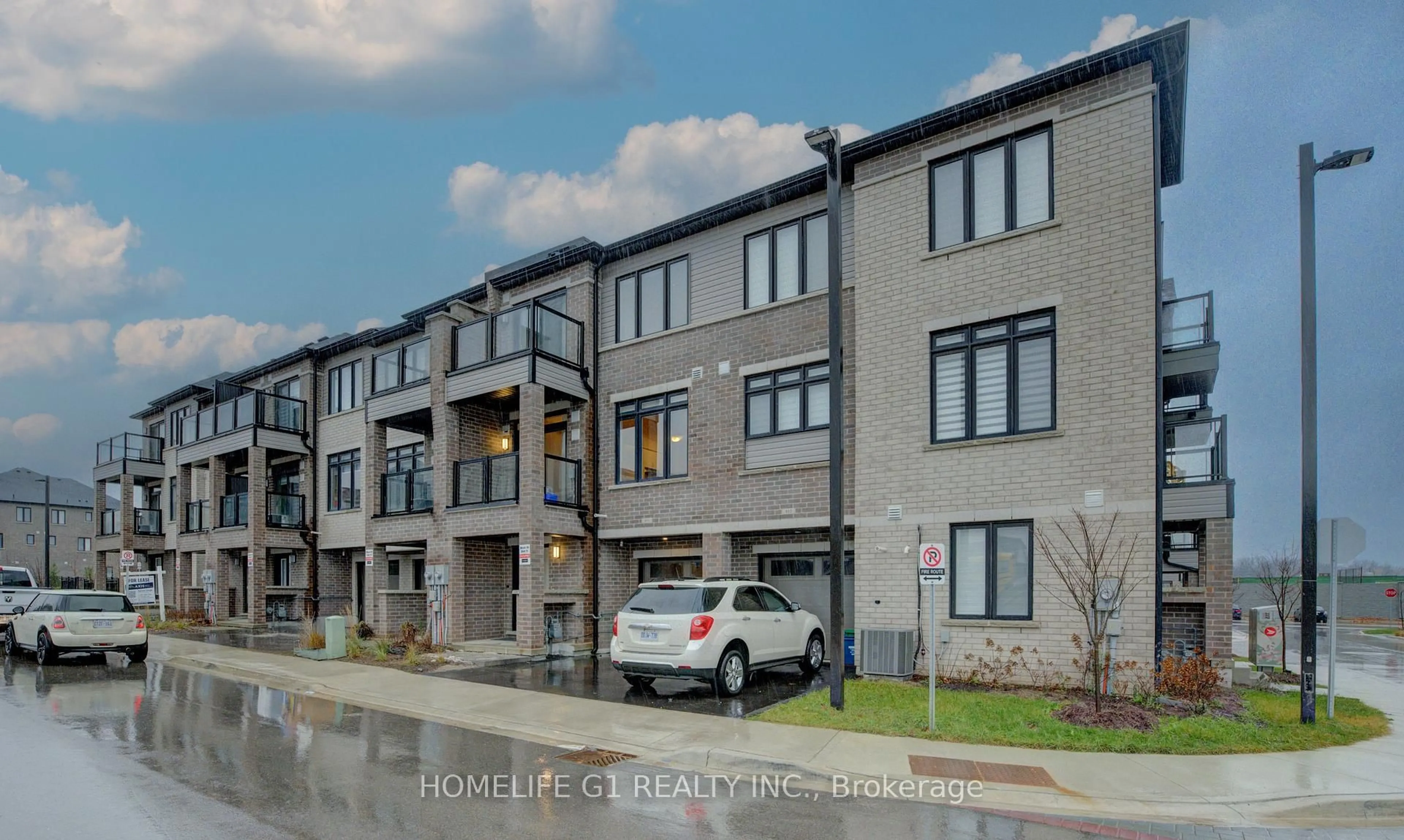 A pic from outside/outdoor area/front of a property/back of a property/a pic from drone, street for 585 Colborne St #611, Brantford Ontario N3S 0K4
