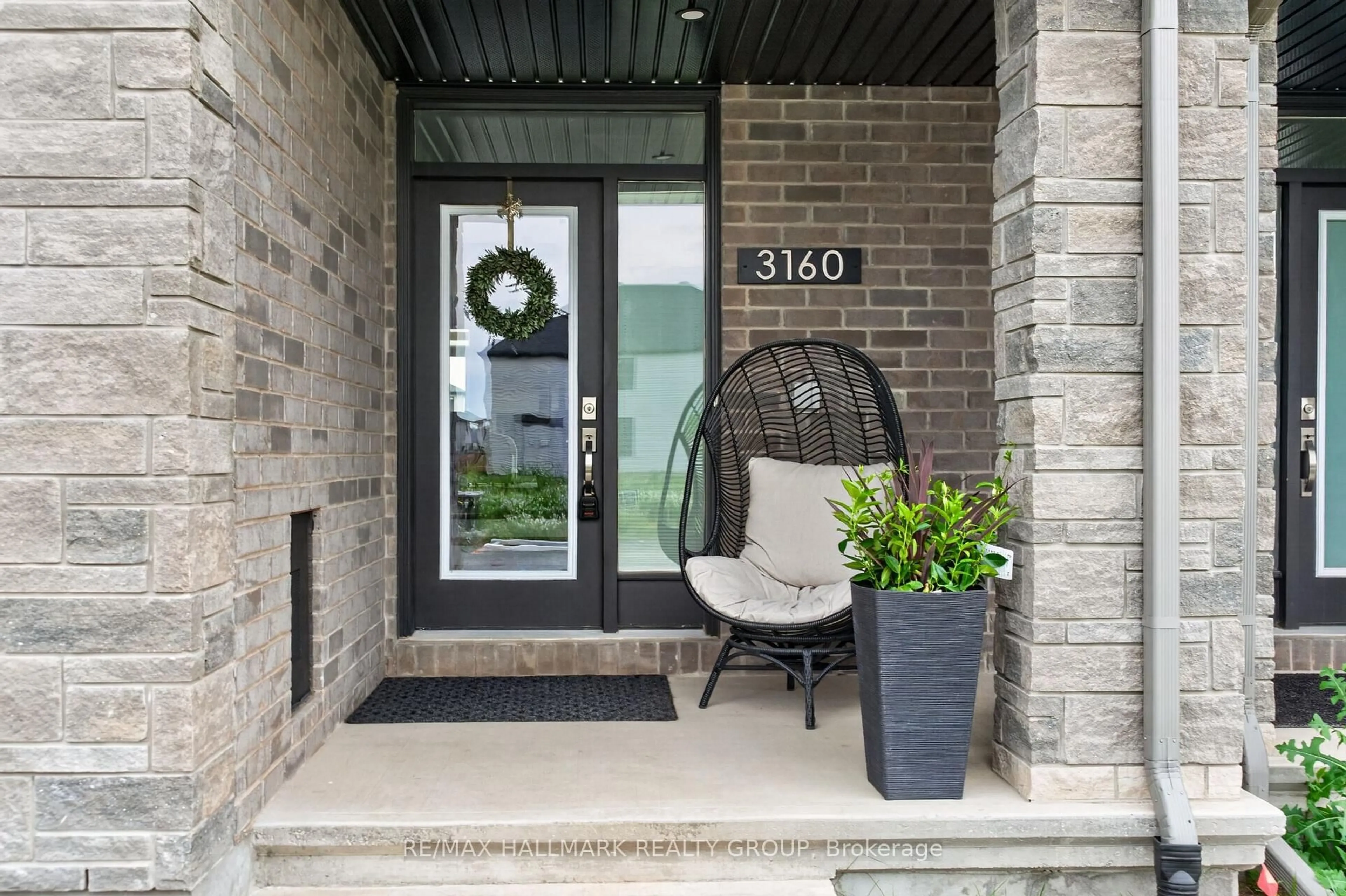 Indoor entryway for 3160 Alpenstock Ave, Ottawa Ontario K1W 0W1