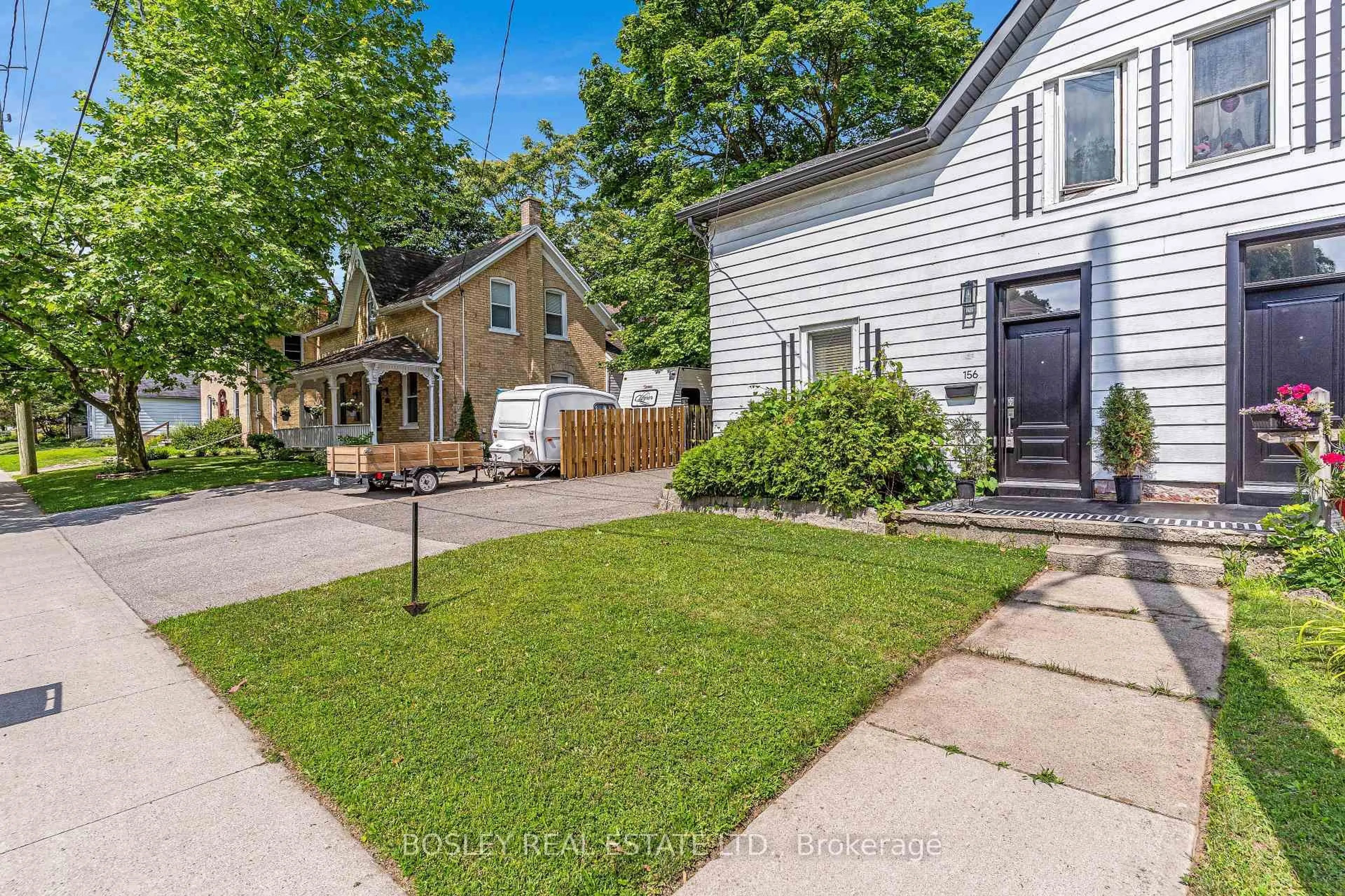 A pic from outside/outdoor area/front of a property/back of a property/a pic from drone, street for 156 St. Andrews St, Cambridge Ontario N1S 1N3