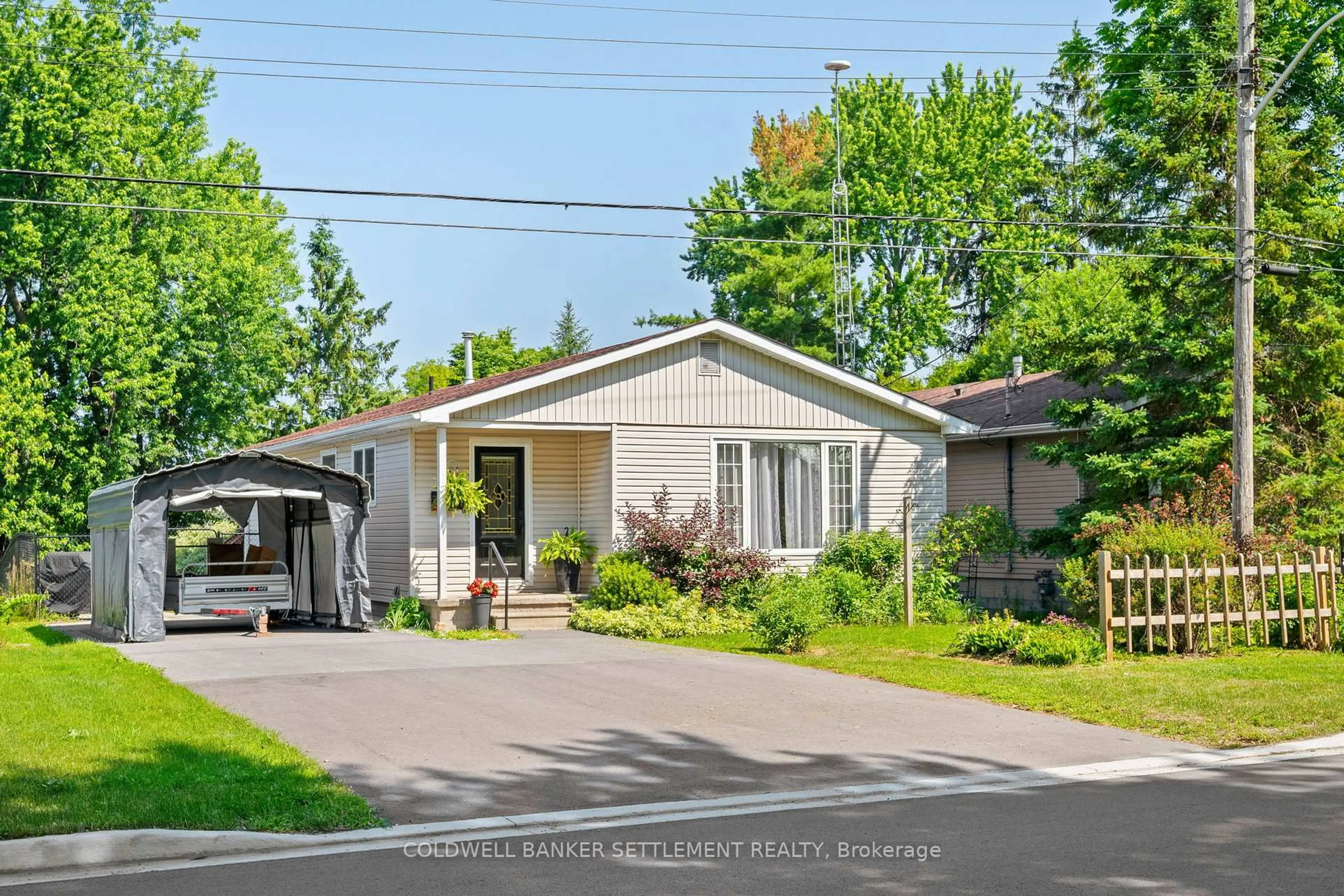 Home with vinyl exterior material, street for 85 Cockburn St, Perth Ontario K7H 2B7