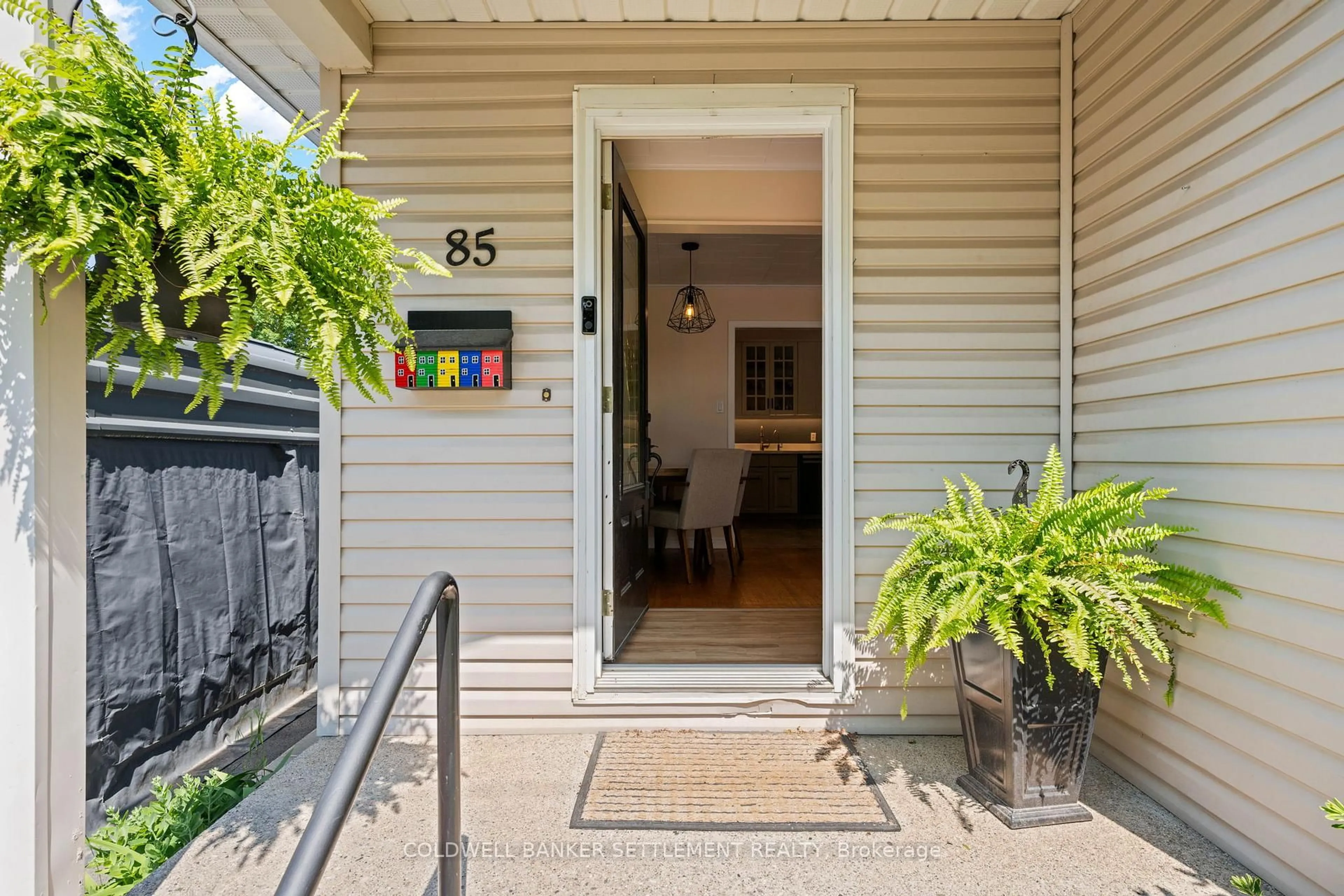 Indoor entryway for 85 Cockburn St, Perth Ontario K7H 2B7