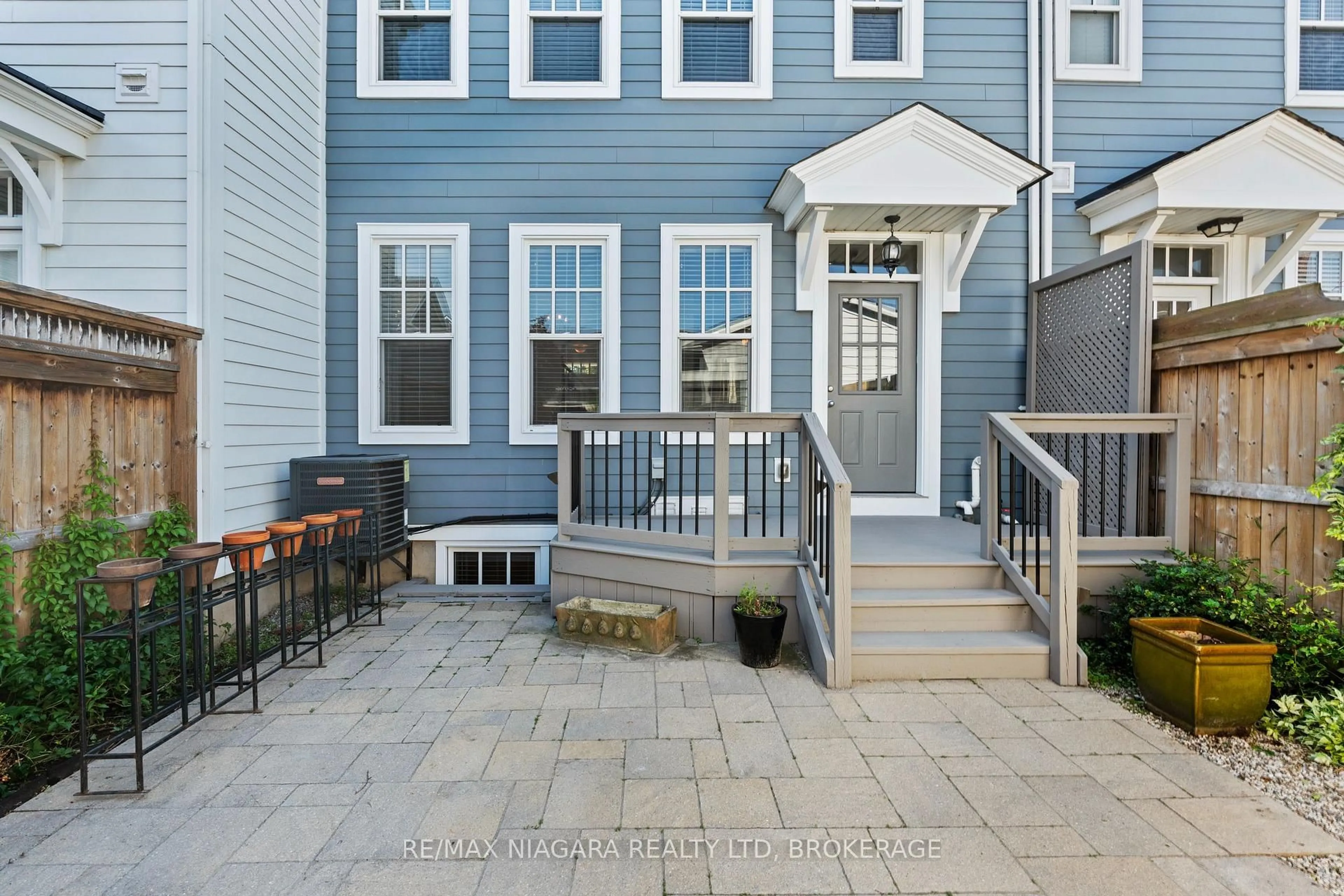 Patio, street for 16 MACDONELL Rd, Niagara-on-the-Lake Ontario L0S 1J0