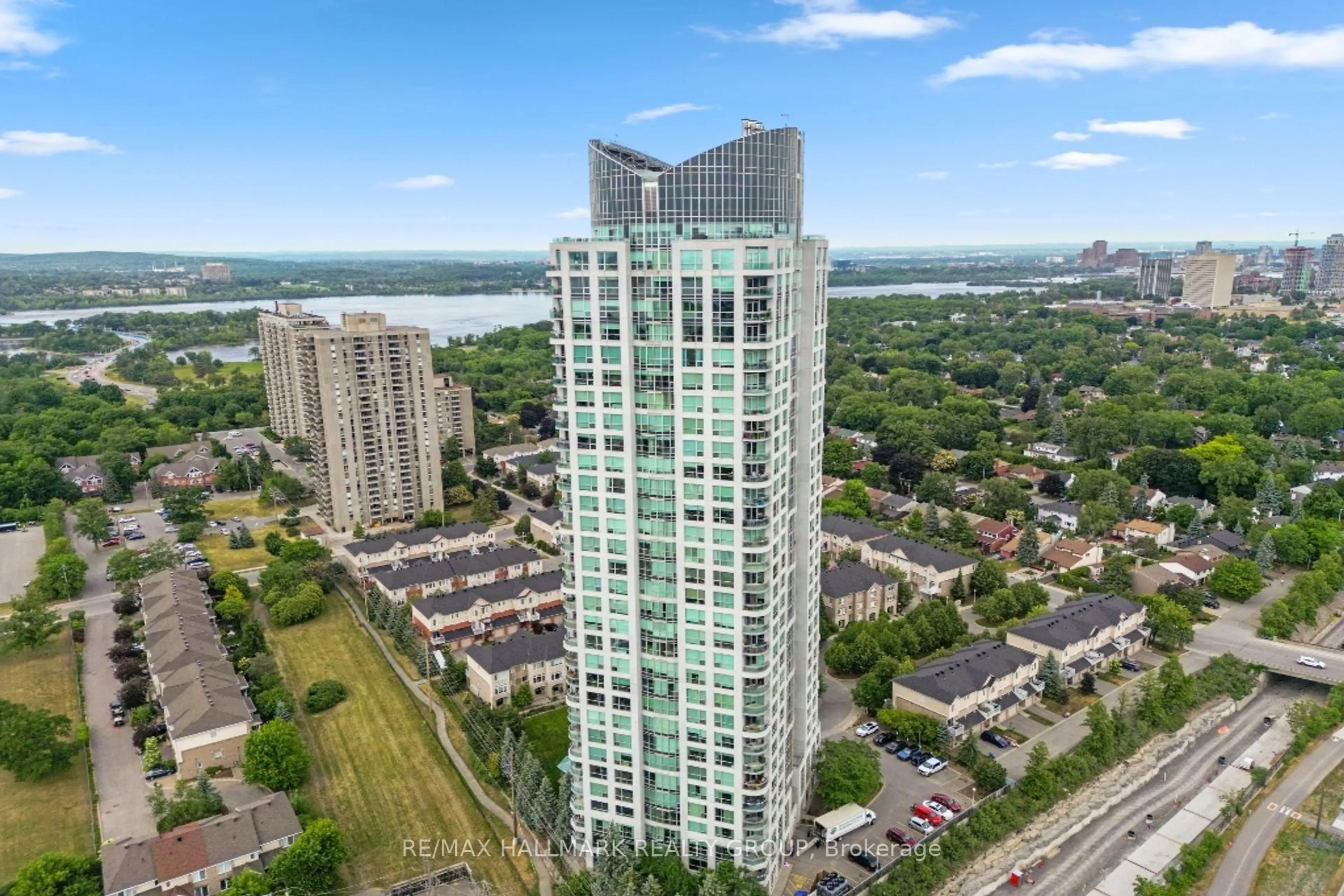 A pic from outside/outdoor area/front of a property/back of a property/a pic from drone, city buildings view from balcony for 38 Metropole Private #1704, Ottawa Ontario K1Z 1E9