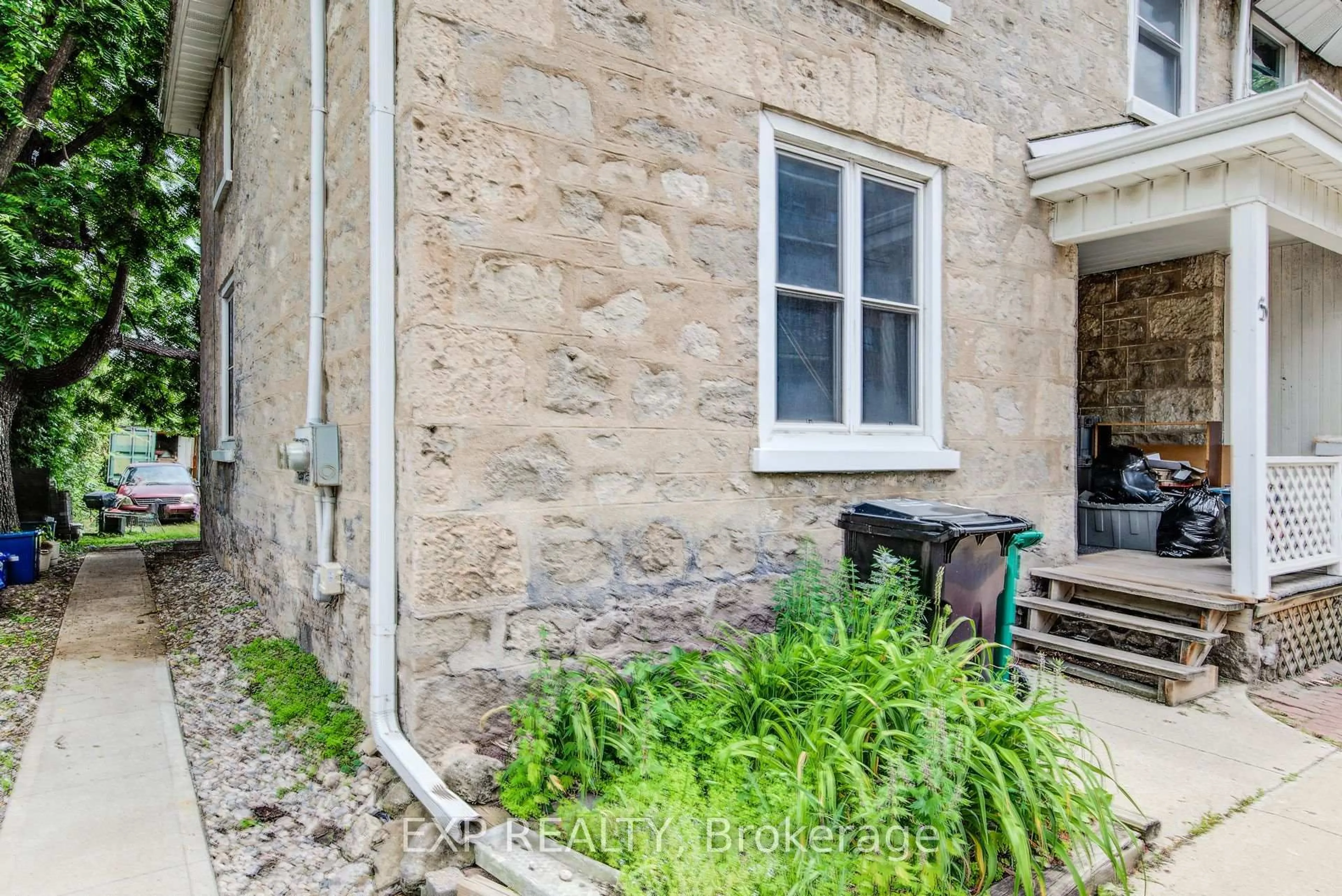 Patio, street for 5 George St, Waterloo Ontario N1S 2N3