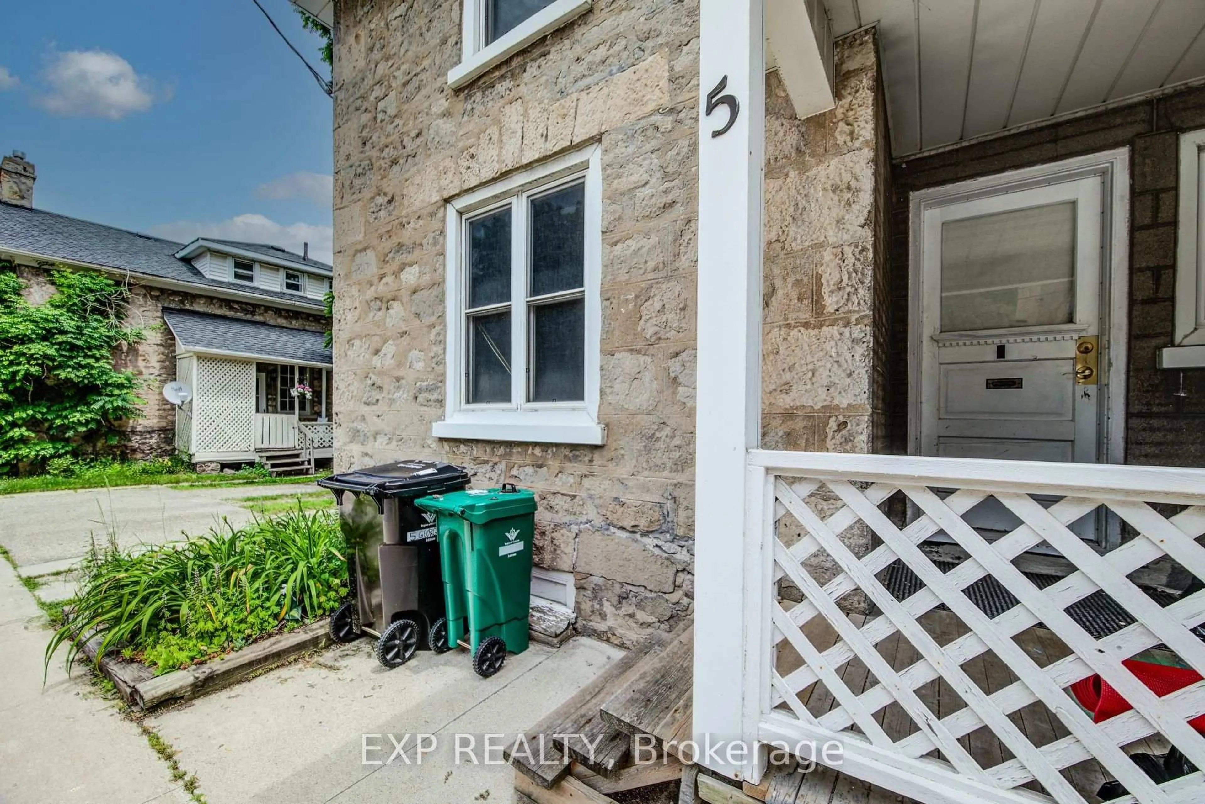 Unknown for 5 George St, Waterloo Ontario N1S 2N3