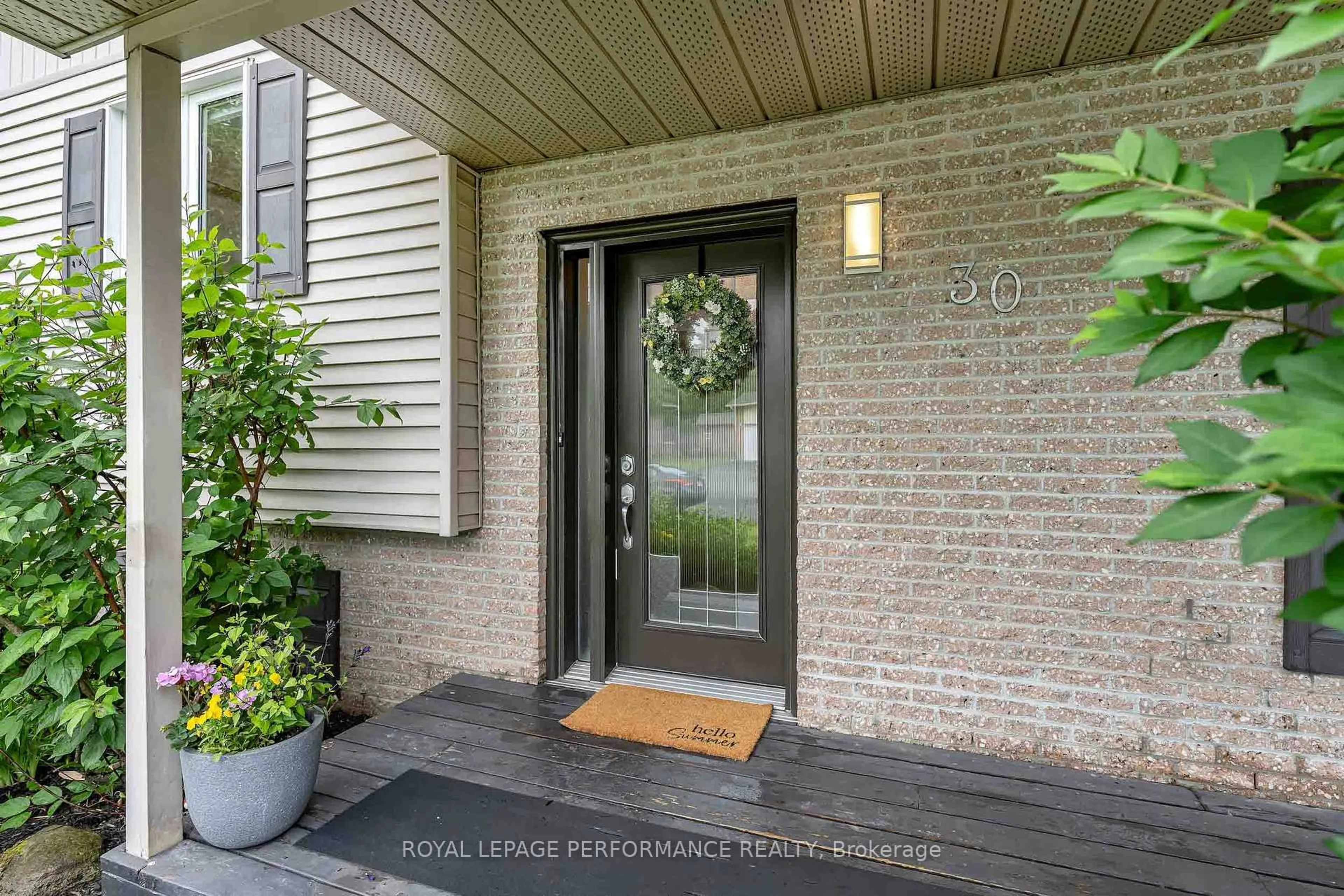 Indoor entryway for 30 Promenade Blvd, Russell Ontario K0A 1W1