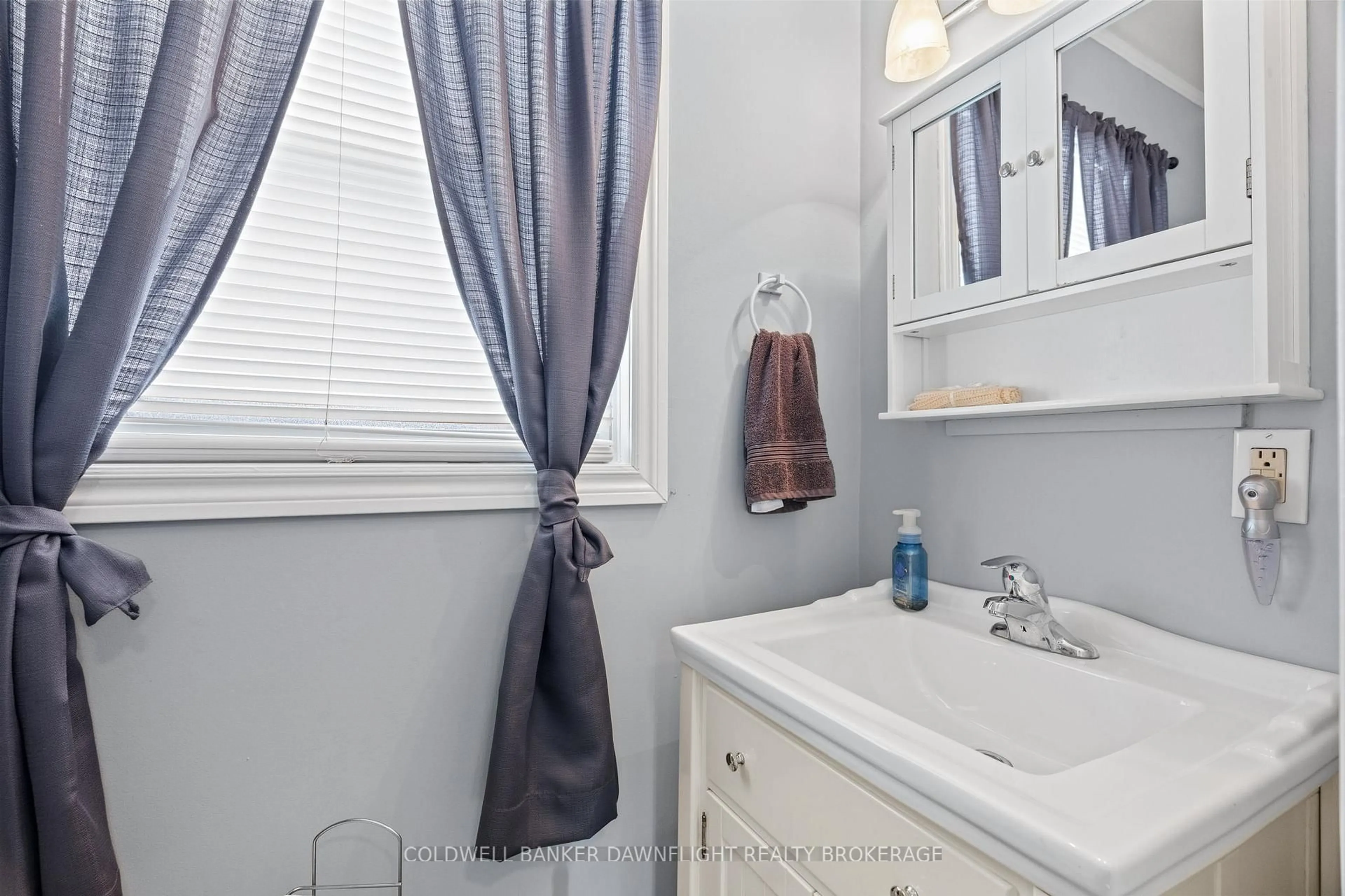 Standard bathroom, ceramic/tile floor for 115 Columbia Dr, South Huron Ontario N0M 1Y0
