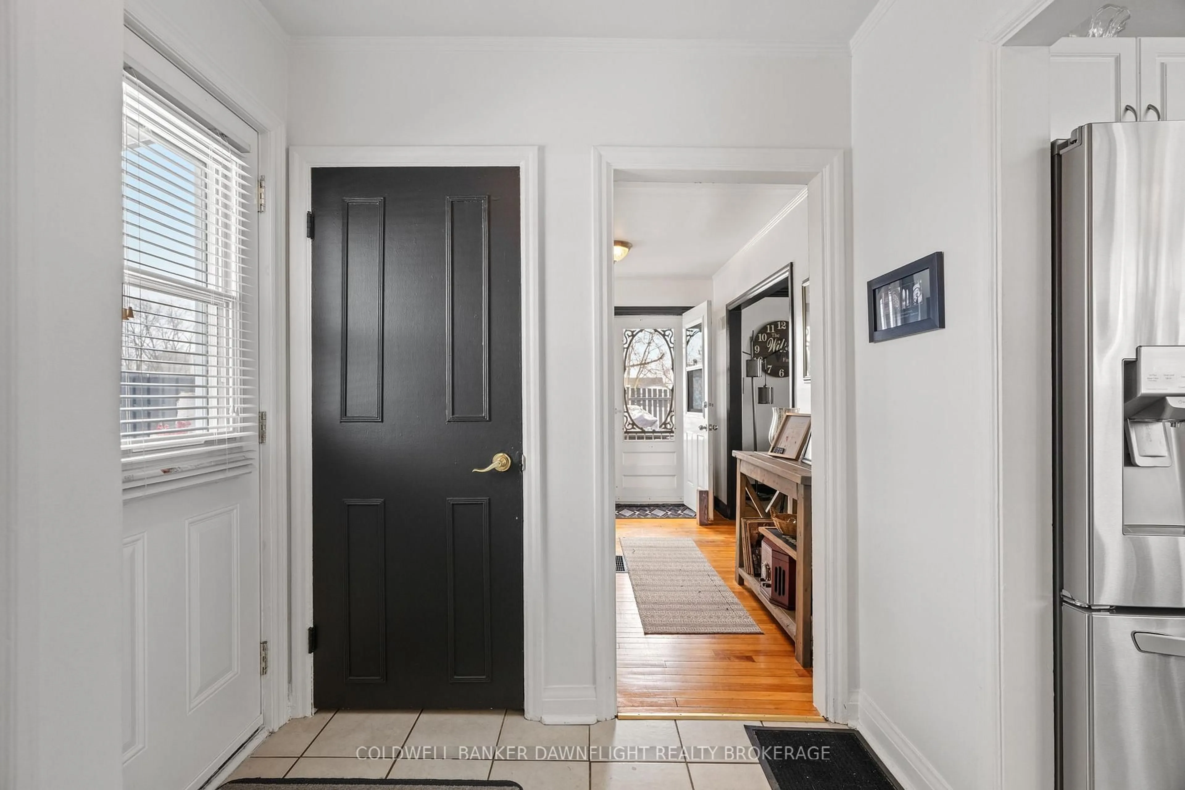 Indoor entryway for 115 Columbia Dr, South Huron Ontario N0M 1Y0
