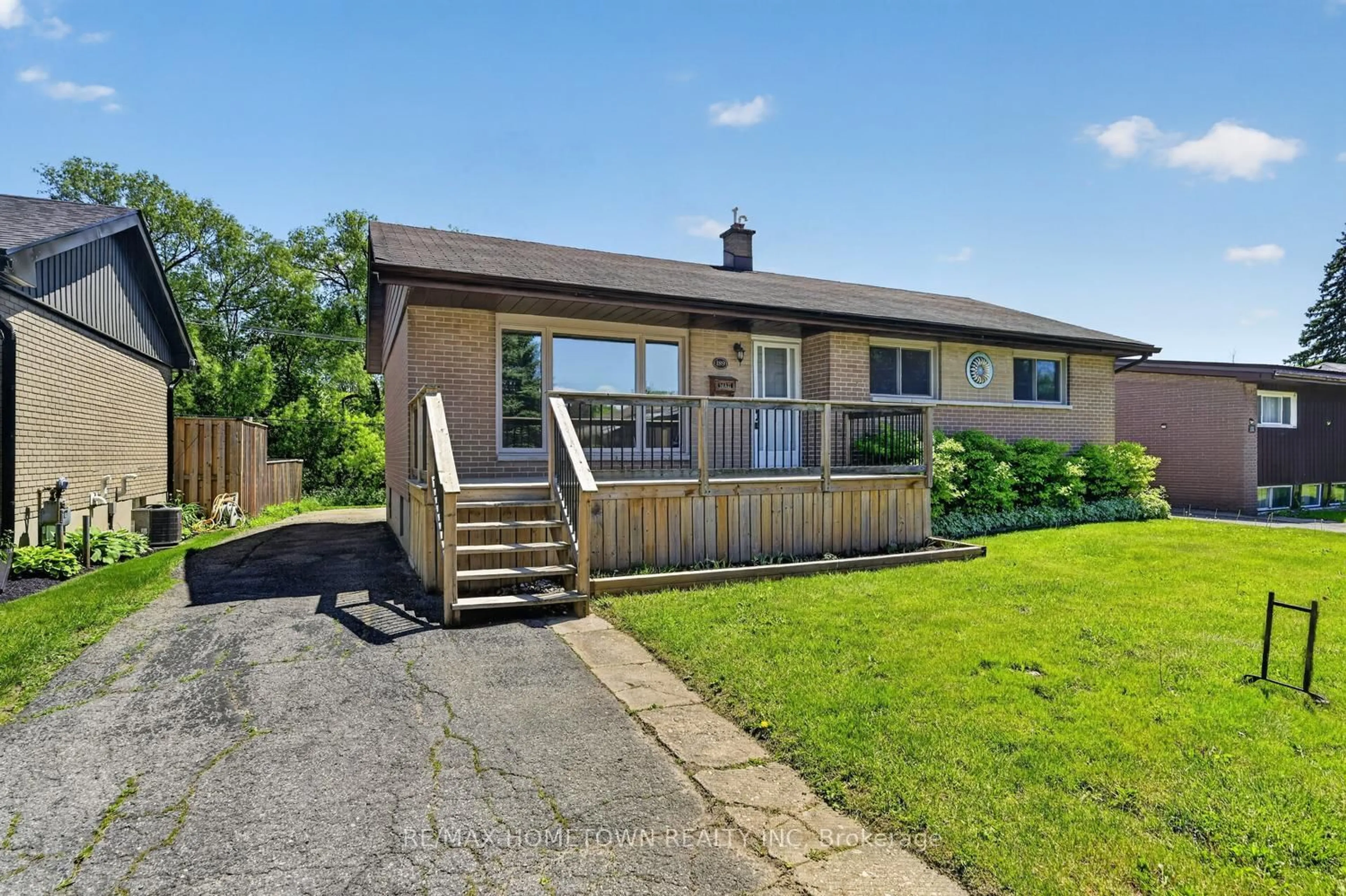 Home with vinyl exterior material, street for 189 Reynolds Dr, Brockville Ontario K6V 1X3