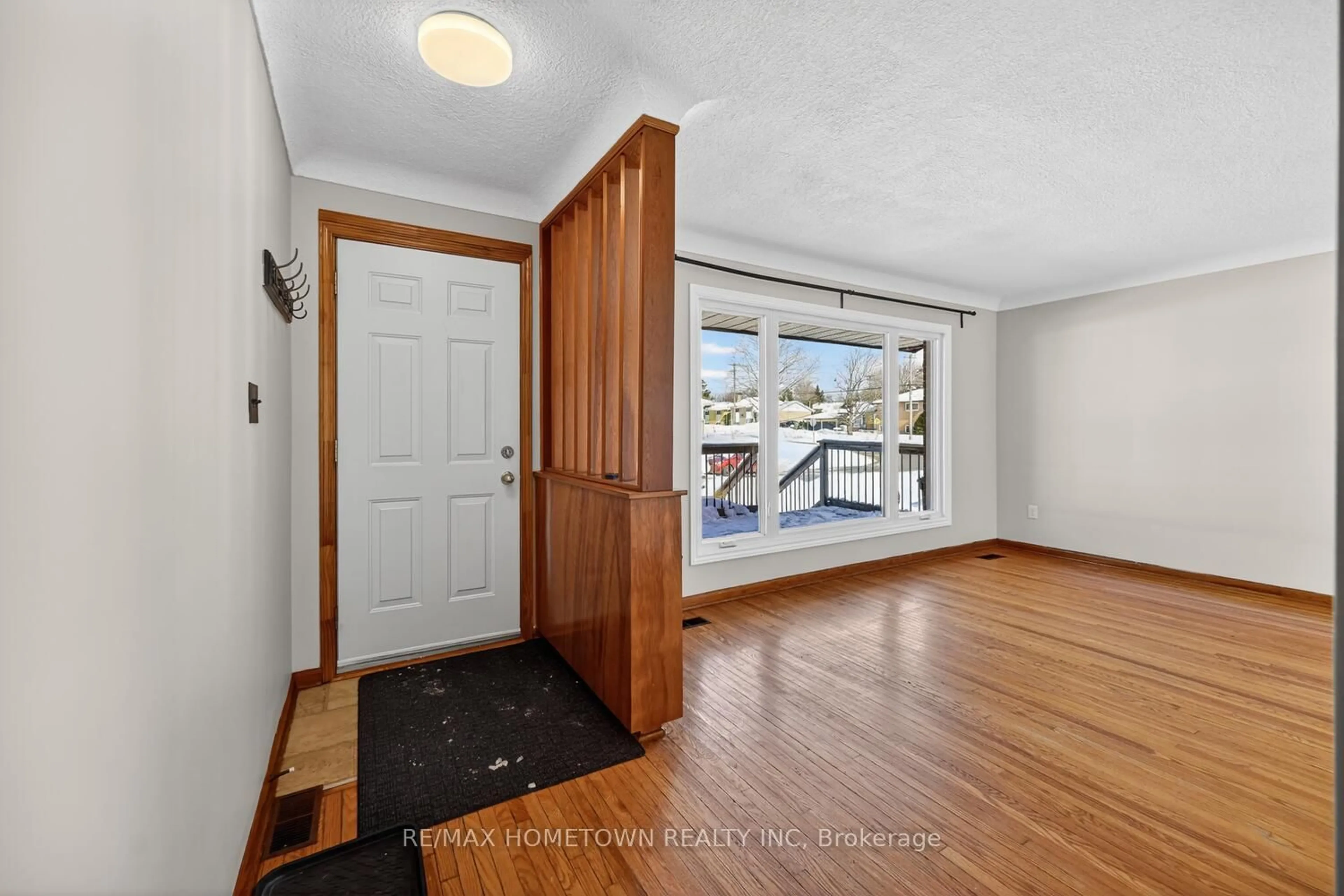 Indoor entryway for 189 Reynolds Dr, Brockville Ontario K6V 1X3