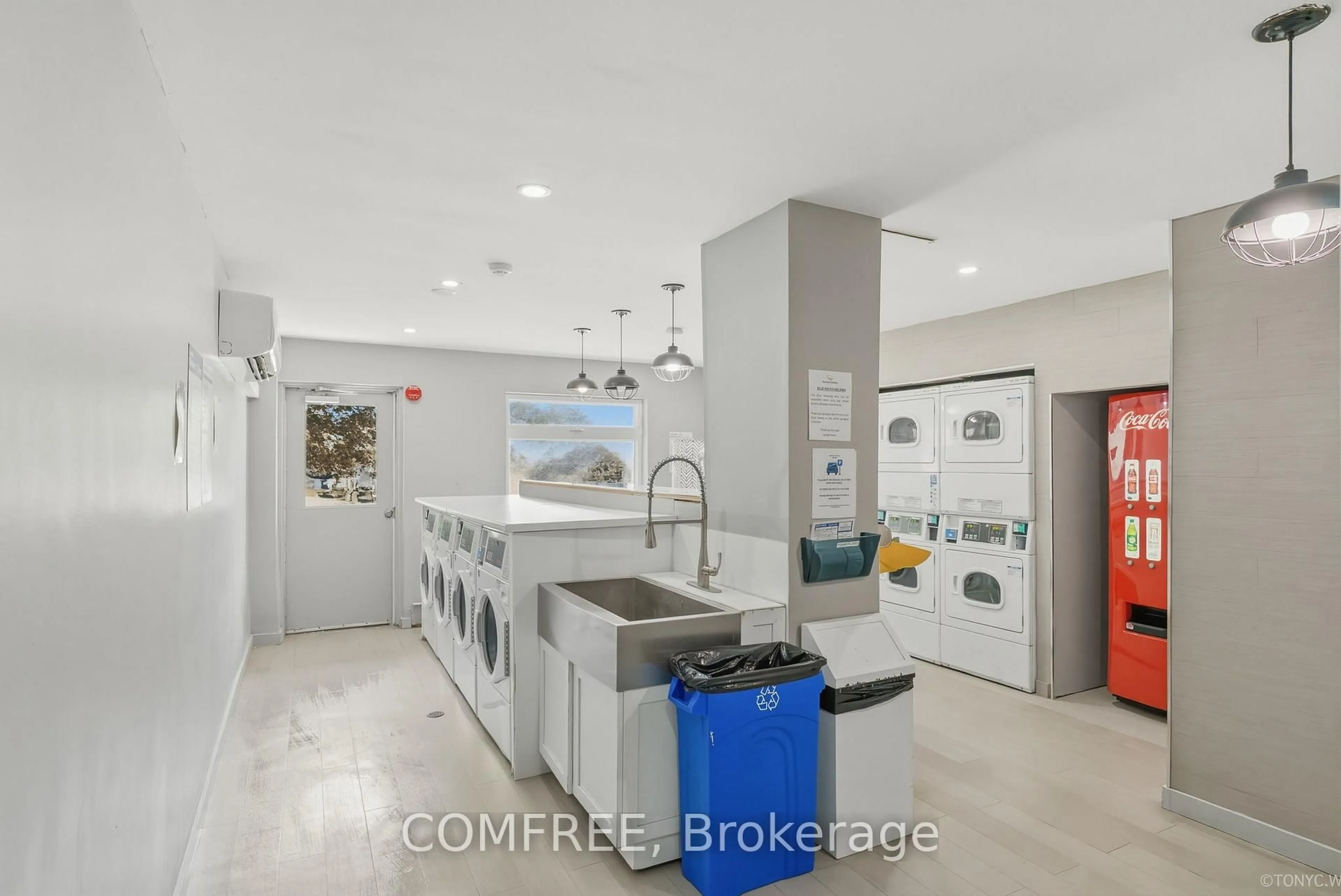 Unknown for 563 Mornington Ave #508, London East Ontario N5Y 4T8