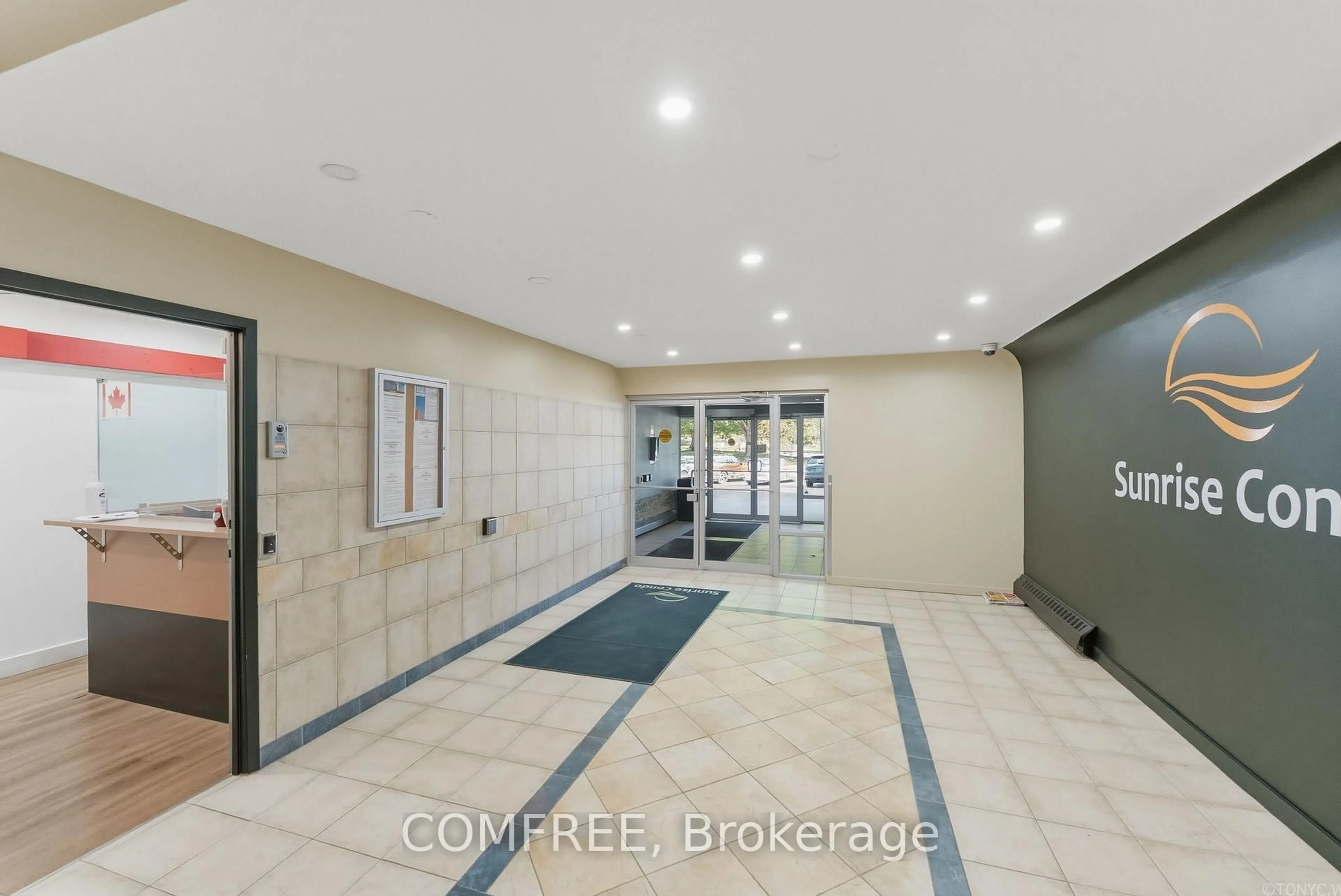 Indoor foyer for 563 Mornington Ave #508, London East Ontario N5Y 4T8