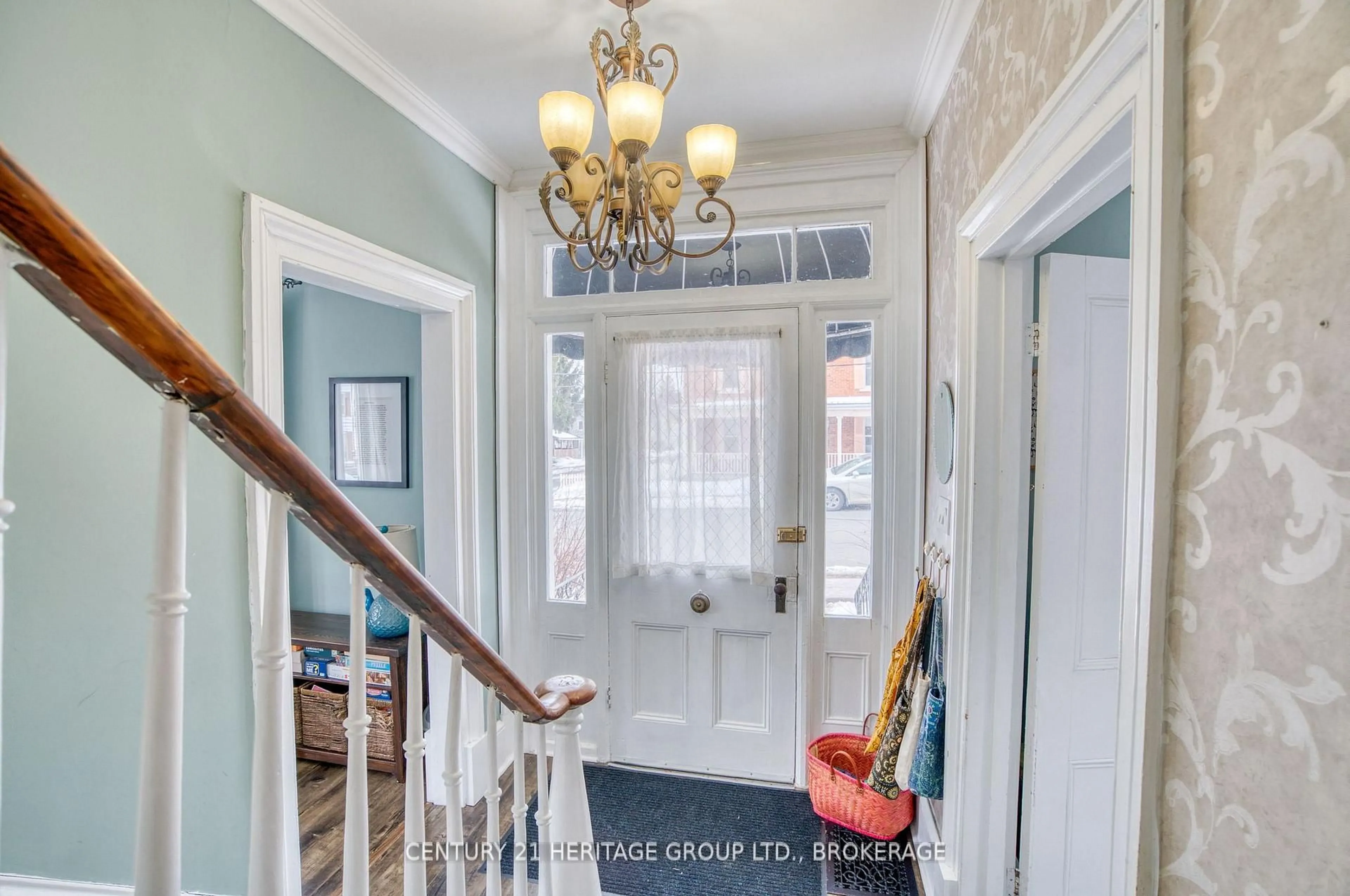 Indoor entryway for 75 Robert St, Greater Napanee Ontario K7R 2M2