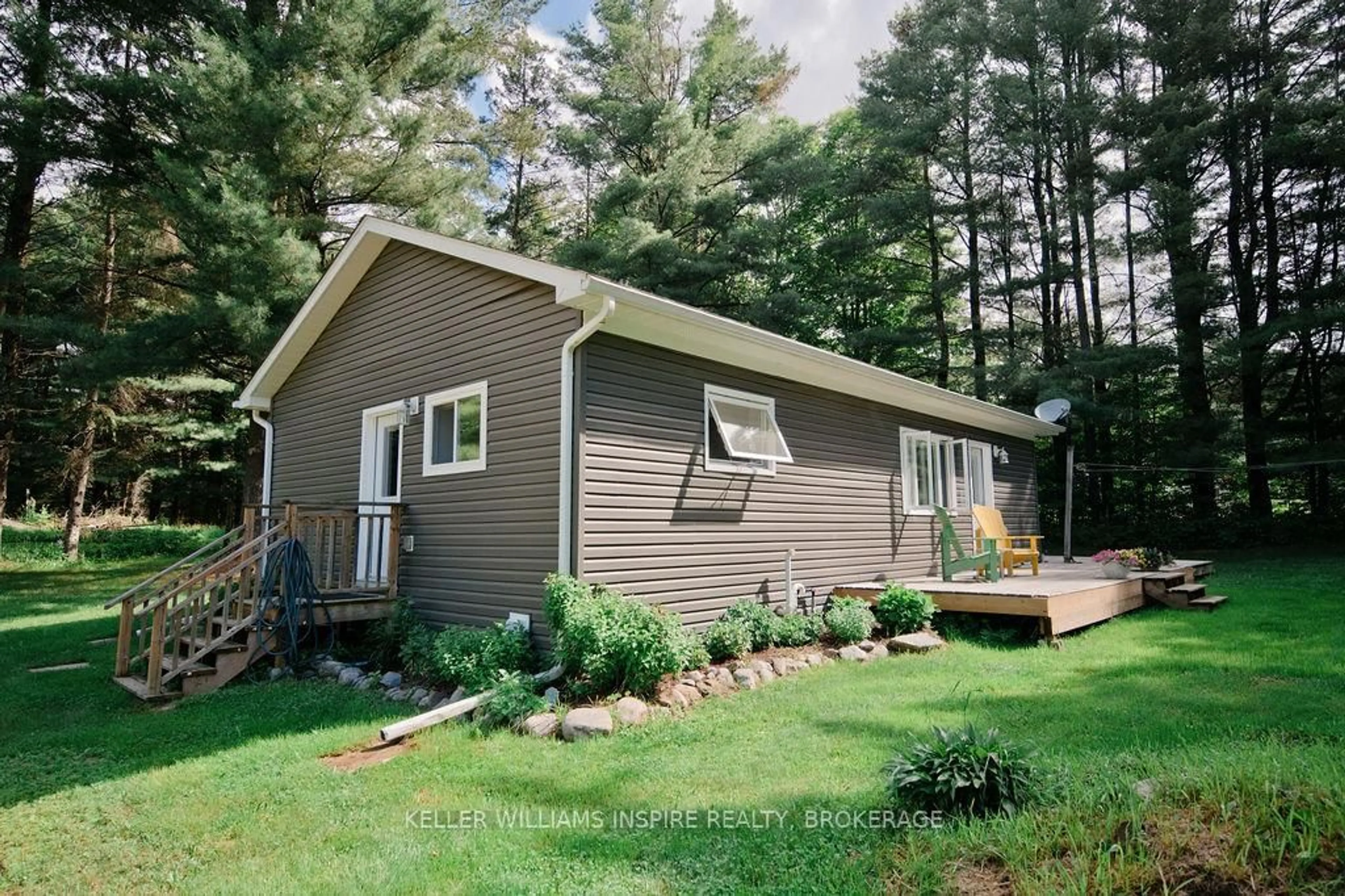 Home with vinyl exterior material, unknown for 2352 Highway 518 W, McMurrich/Monteith Ontario P0A 1Y0
