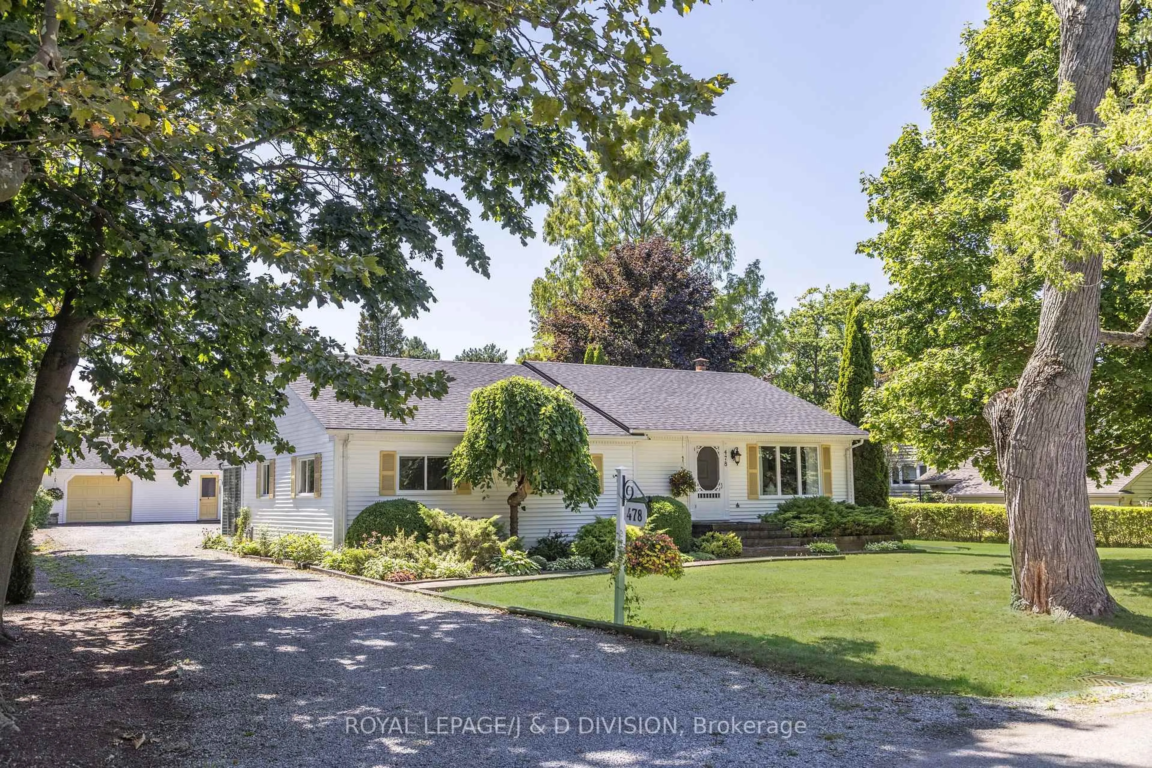 A pic from outside/outdoor area/front of a property/back of a property/a pic from drone, street for 478 Johnson St, Niagara-on-the-Lake Ontario L0S 1J0